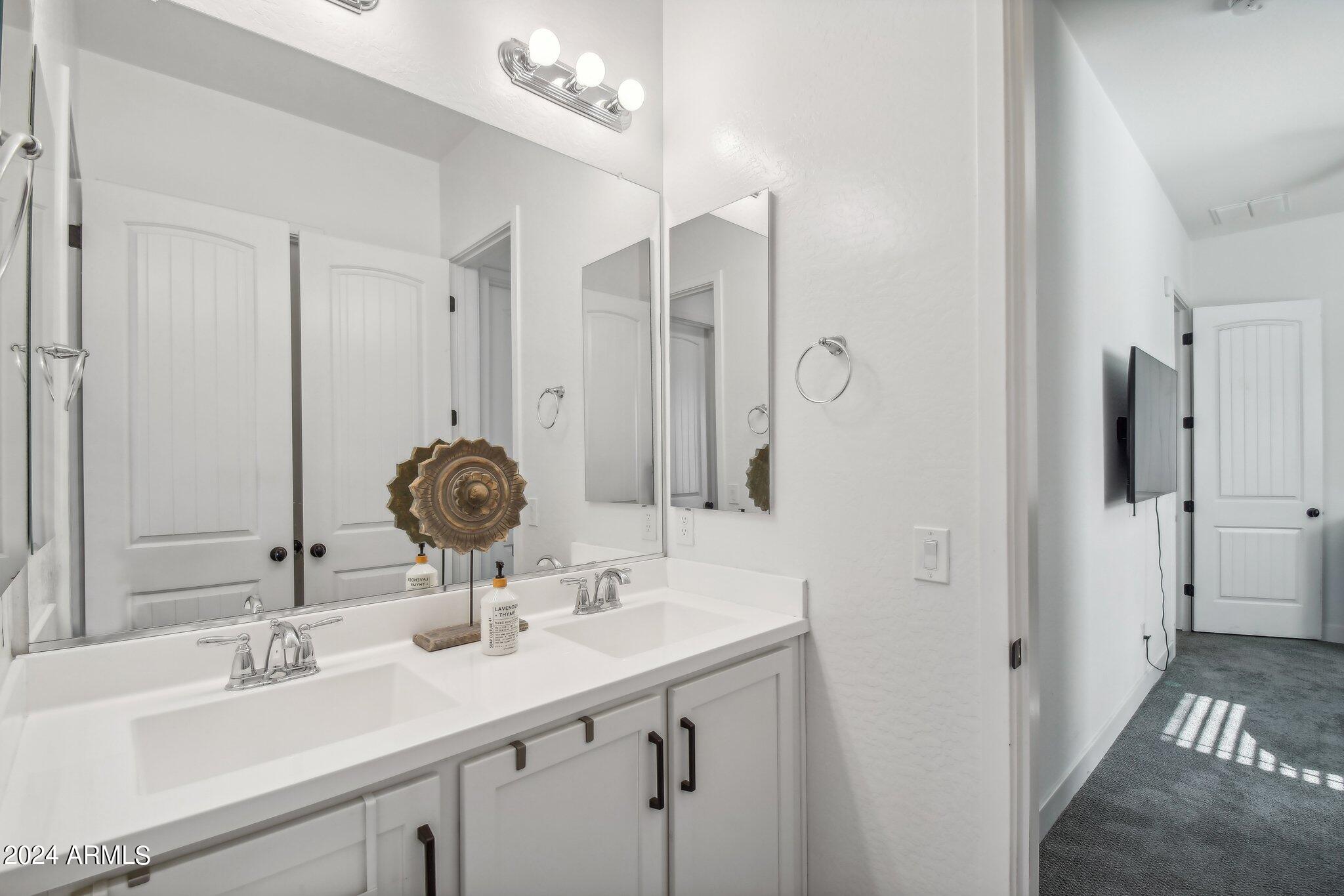 2694 E GERONIMO Street