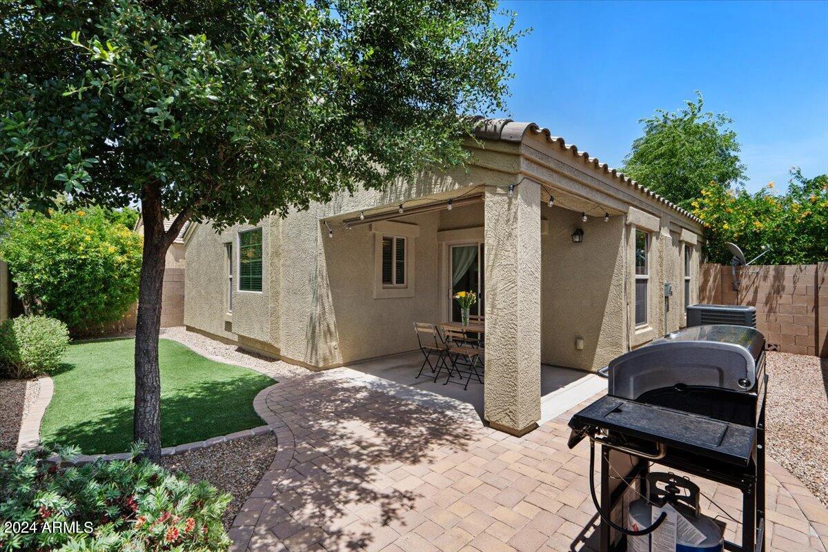 674 S LAVEEN Drive