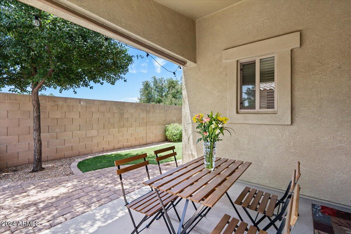 674 S LAVEEN Drive