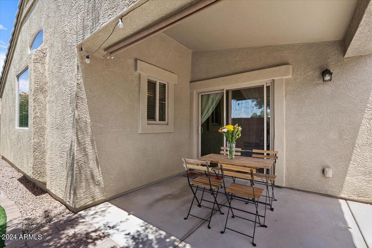674 S LAVEEN Drive