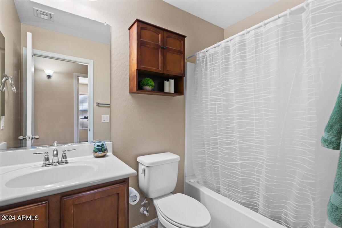 674 S LAVEEN Drive