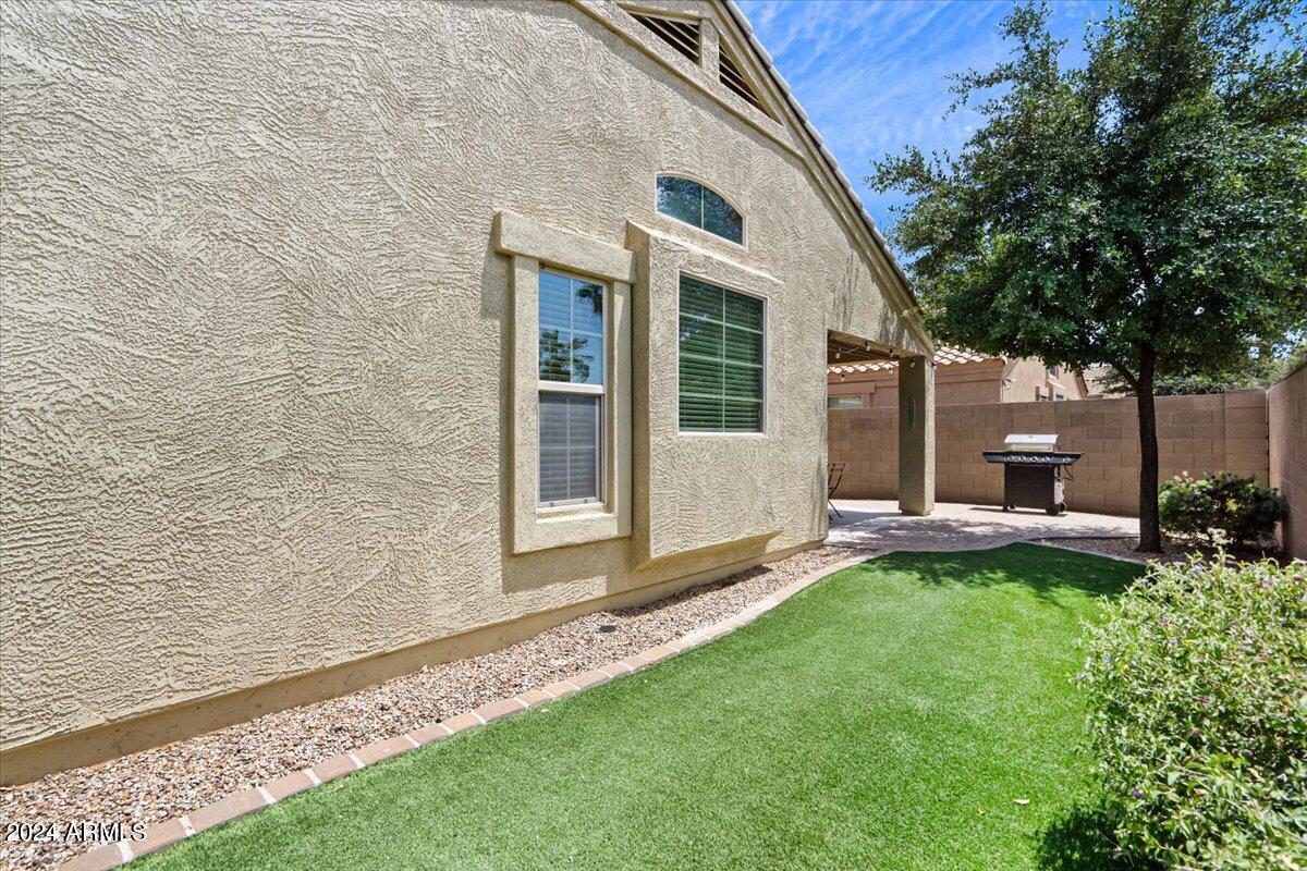 674 S LAVEEN Drive