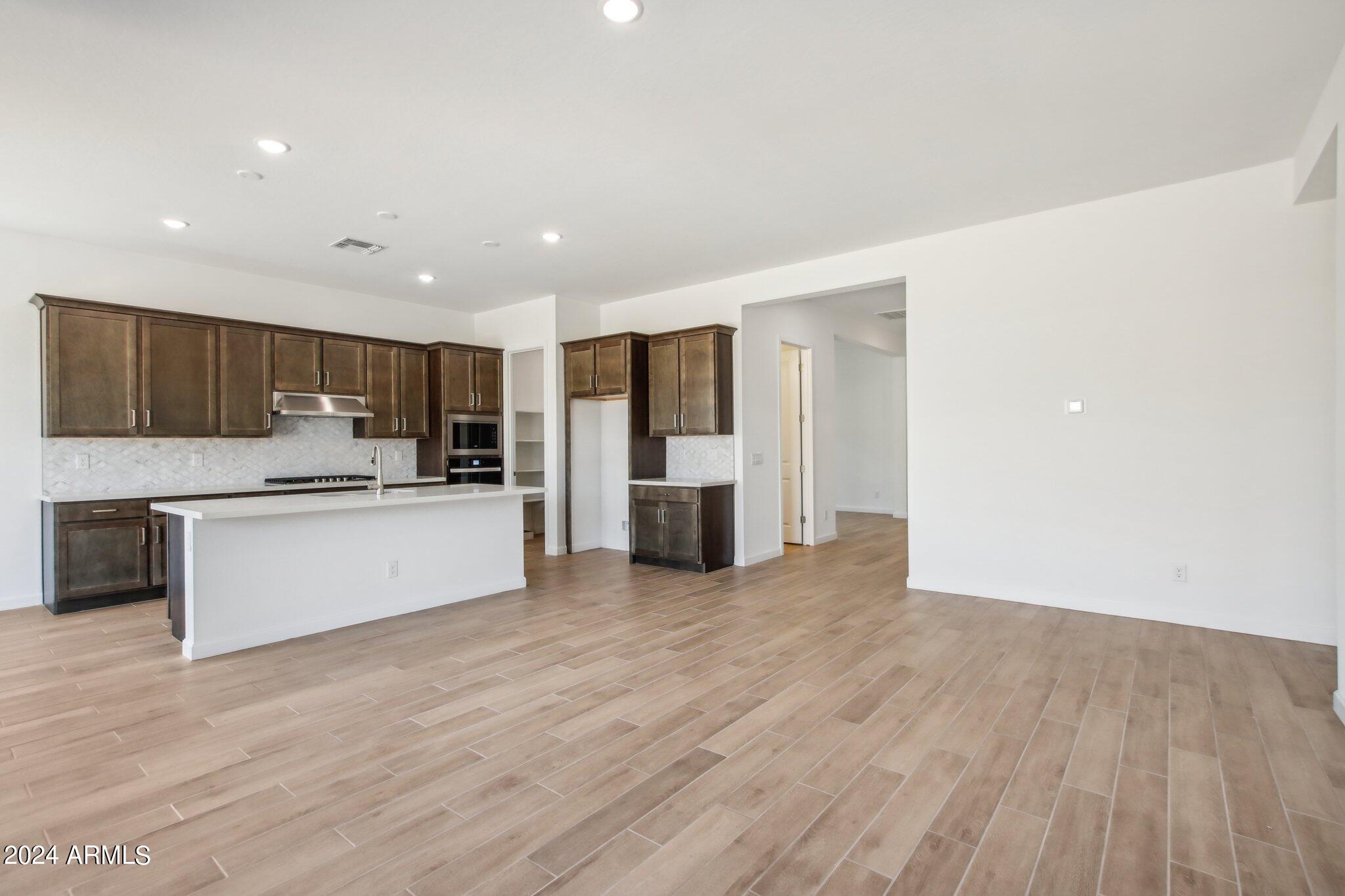 22682 E ROUNDUP Way