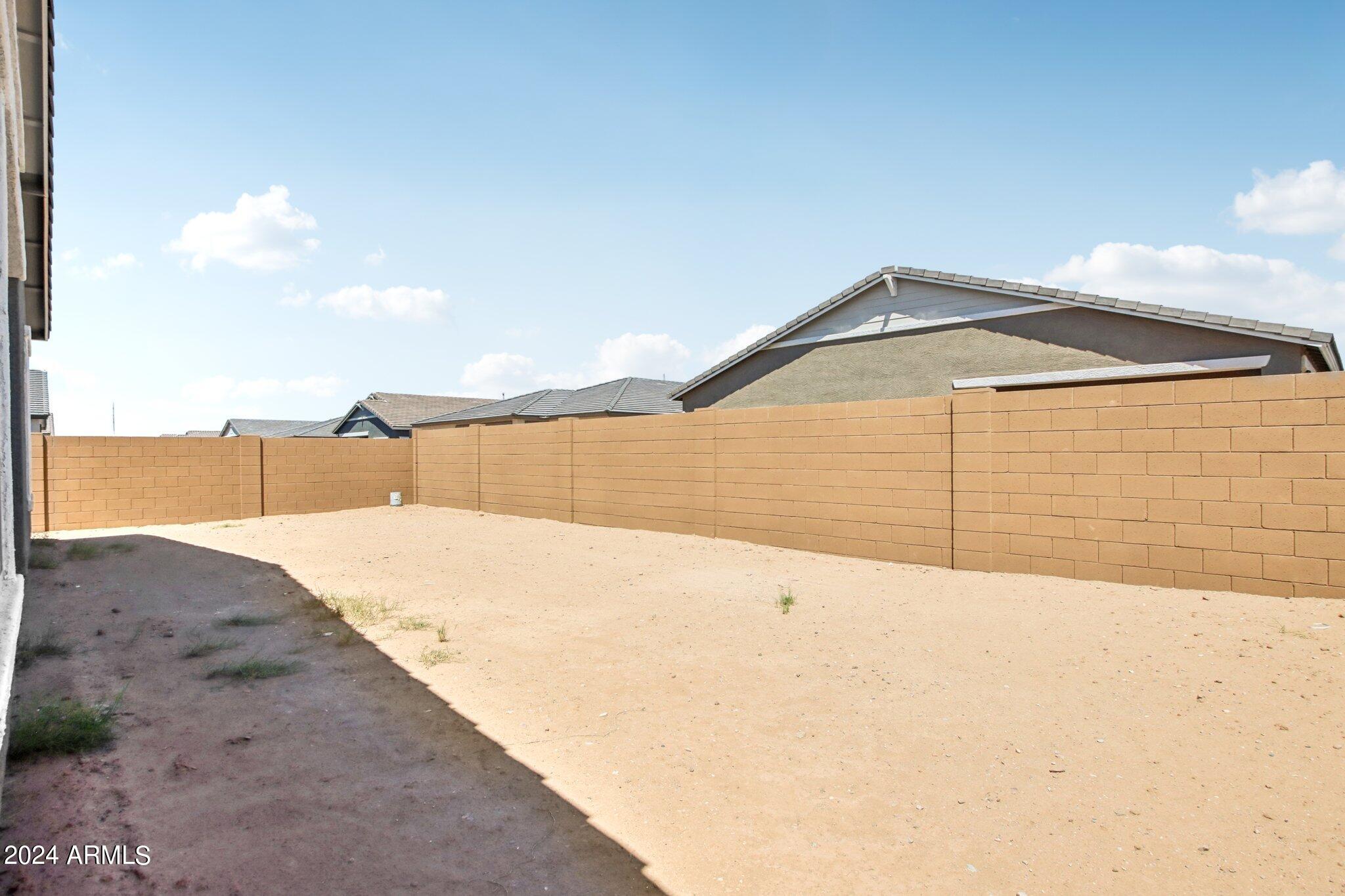 22682 E ROUNDUP Way