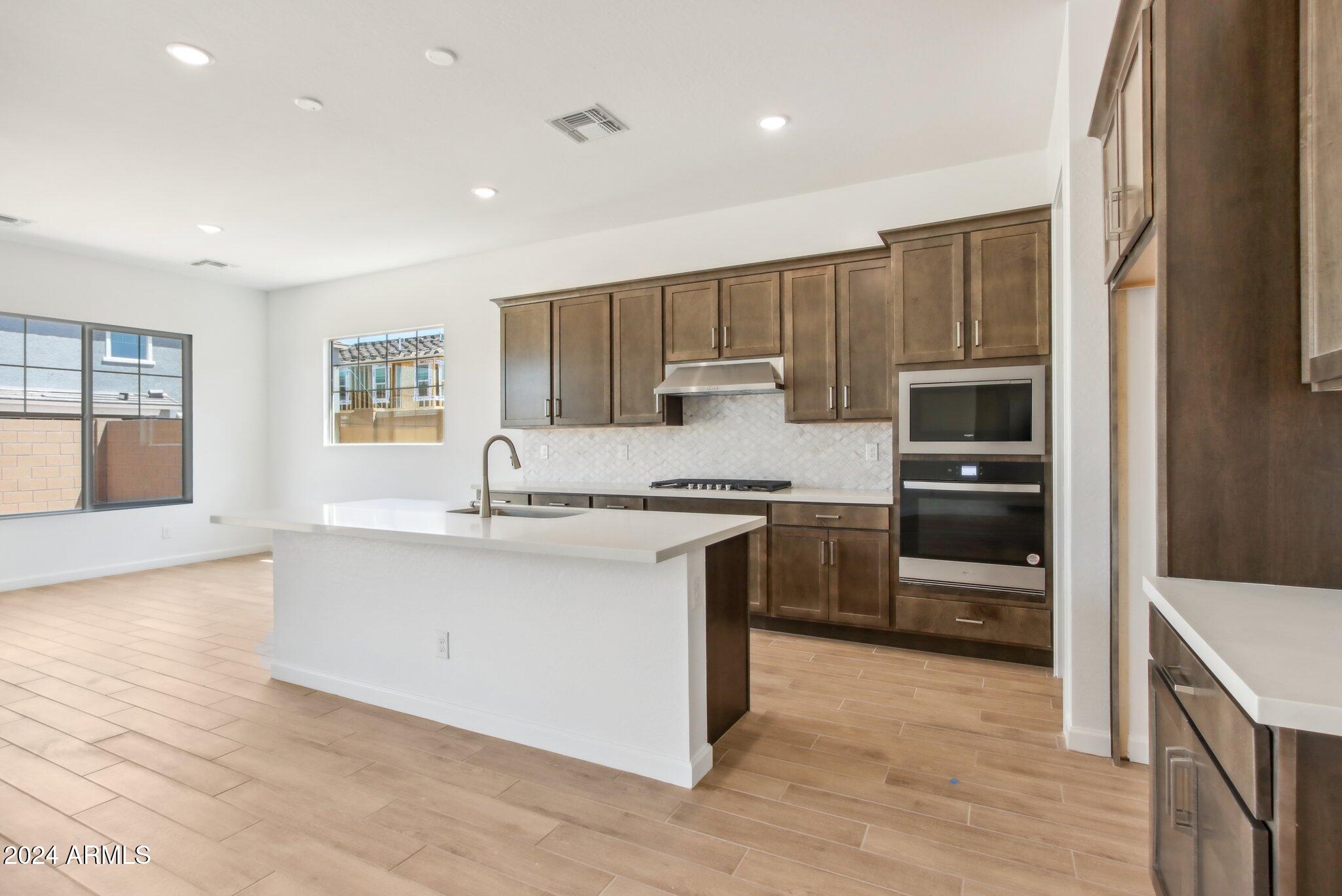 22682 E ROUNDUP Way
