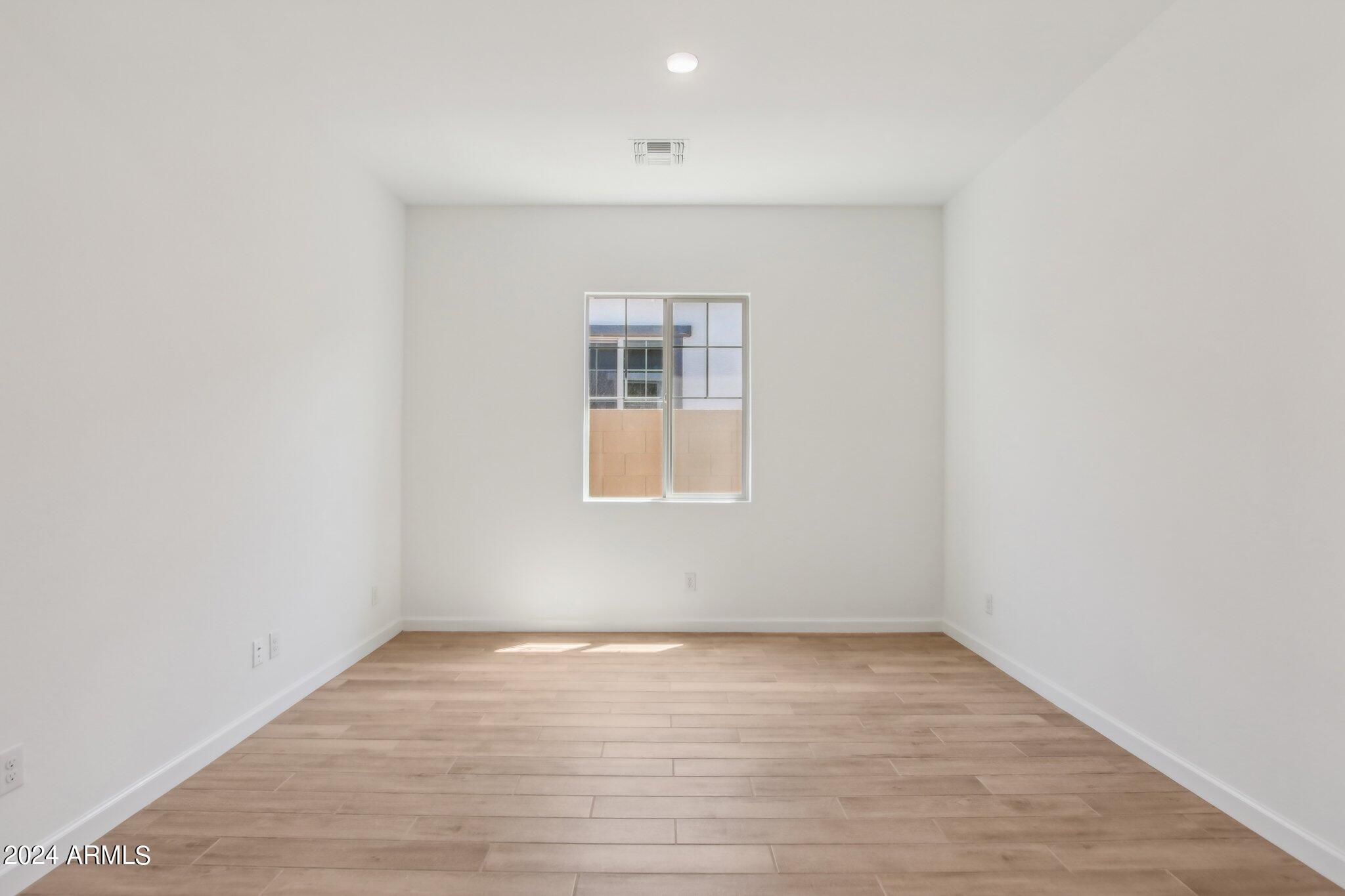 22682 E ROUNDUP Way