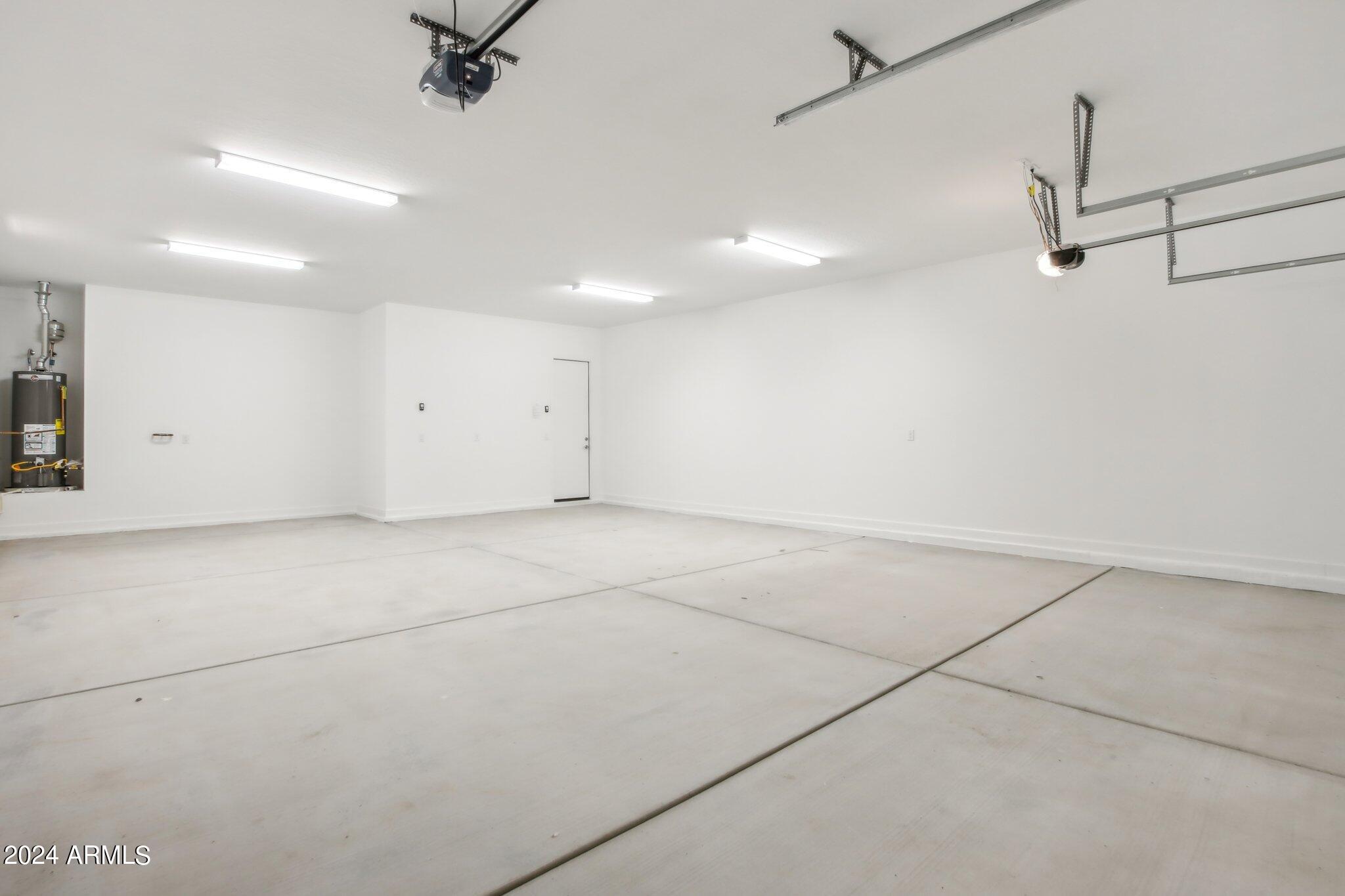 22682 E ROUNDUP Way