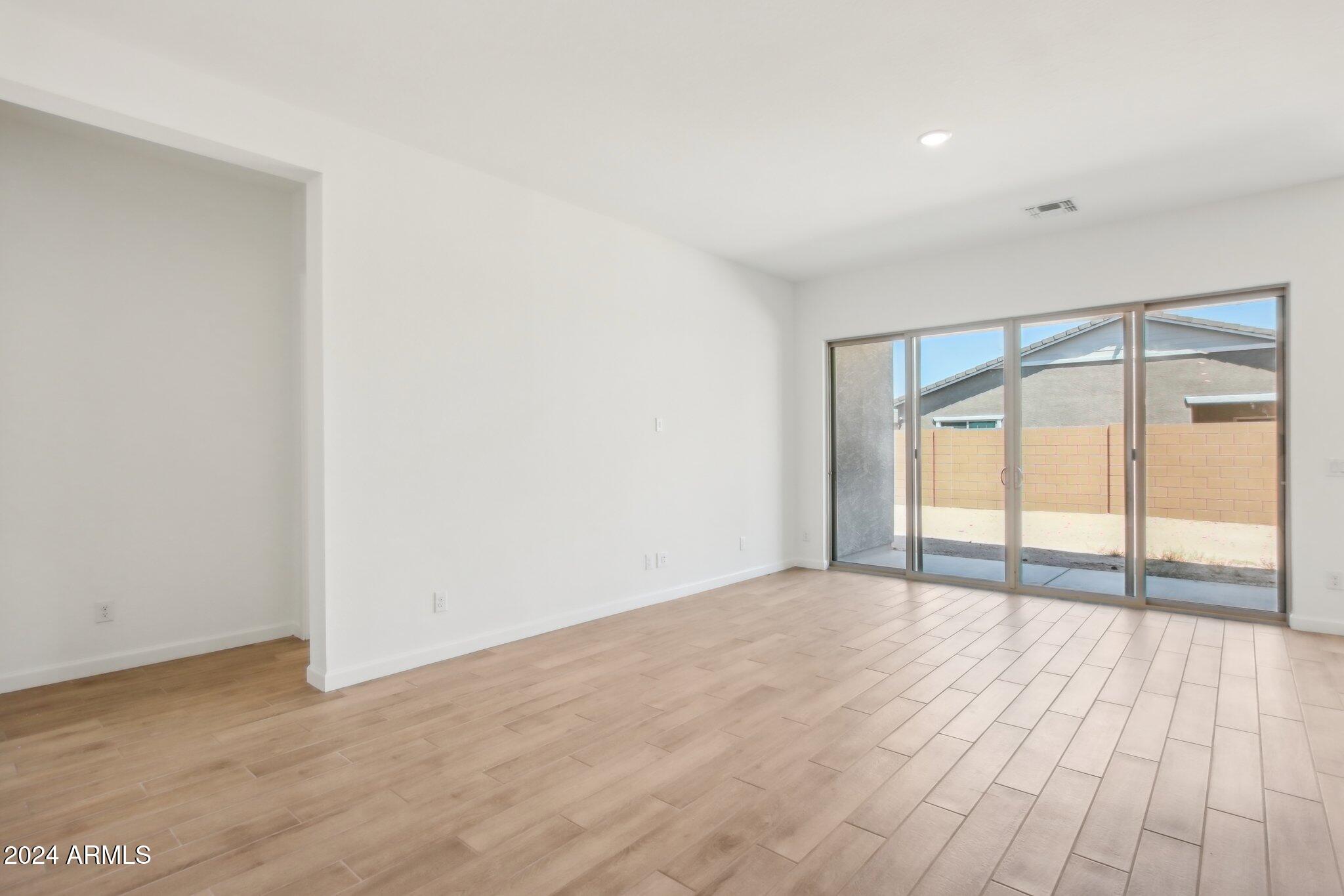 22682 E ROUNDUP Way