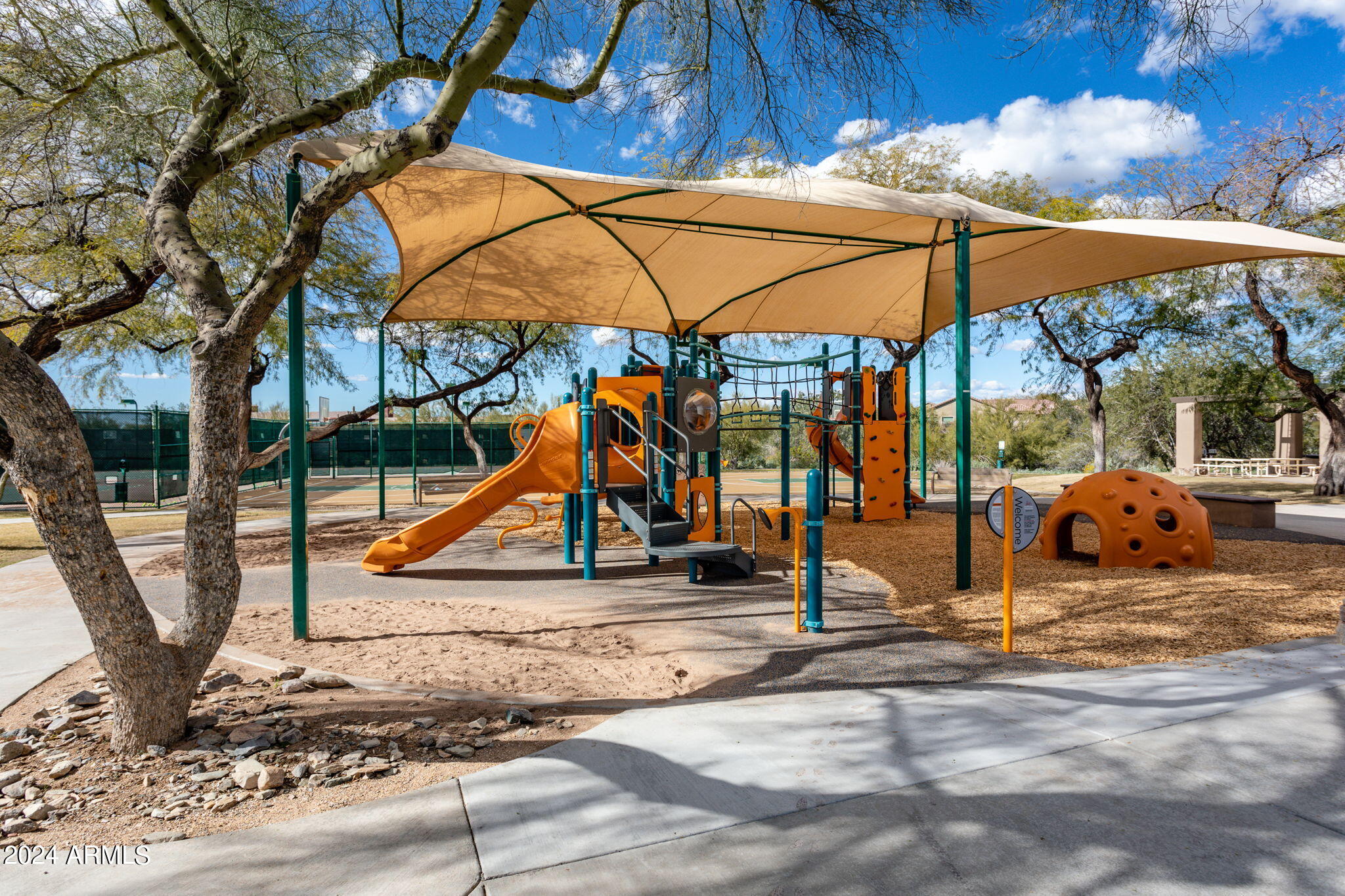 10402 E Saltillo Drive