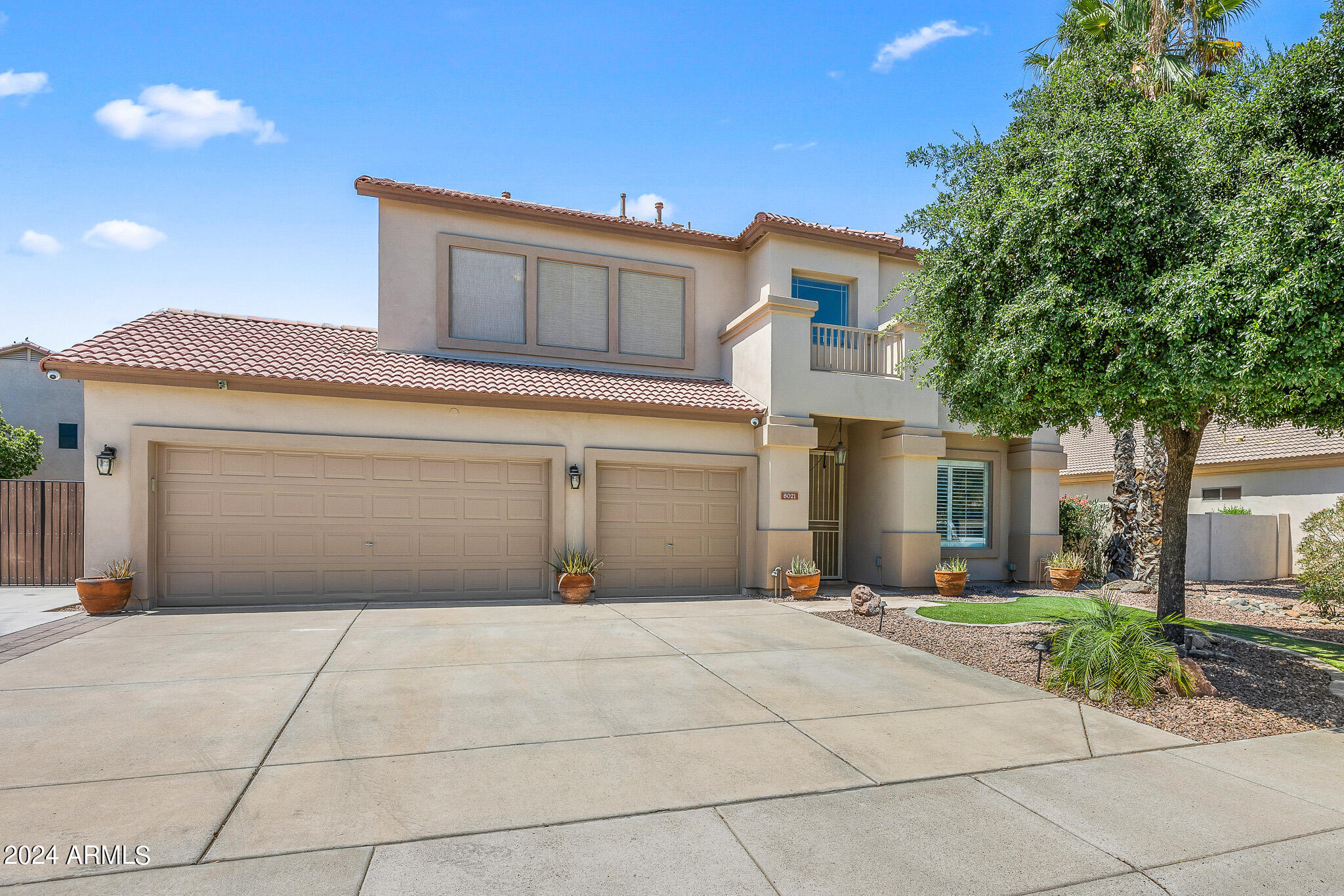 8021 W YUKON Drive