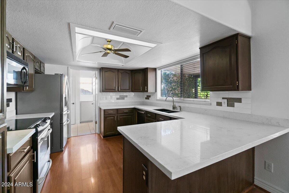 509 E MEADOWS Lane