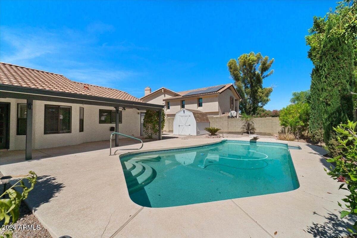 509 E MEADOWS Lane