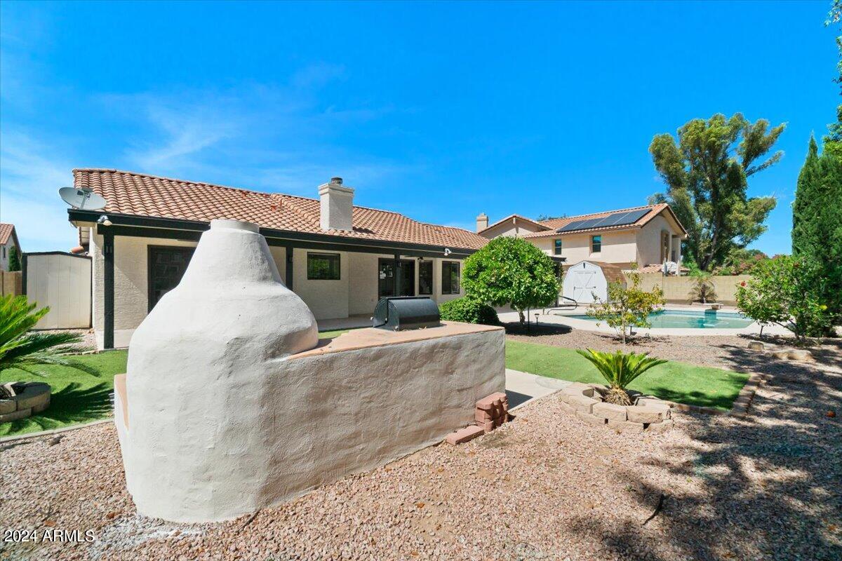 509 E MEADOWS Lane