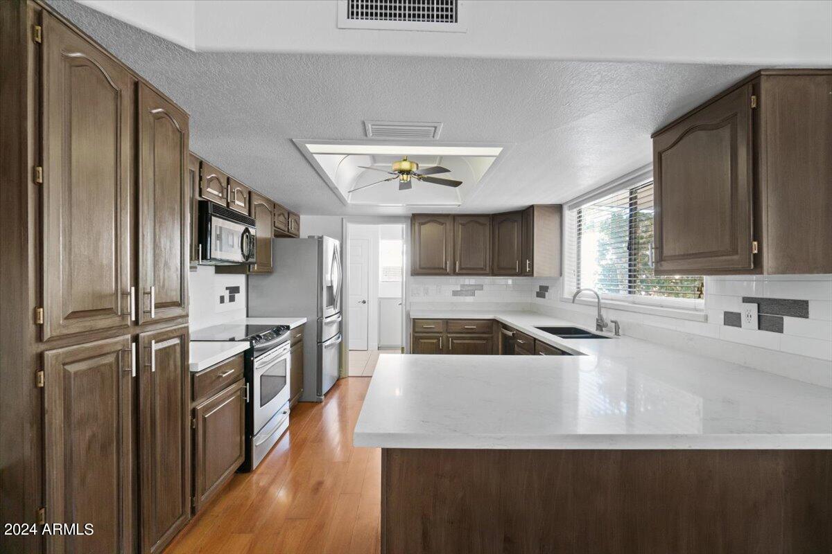509 E MEADOWS Lane