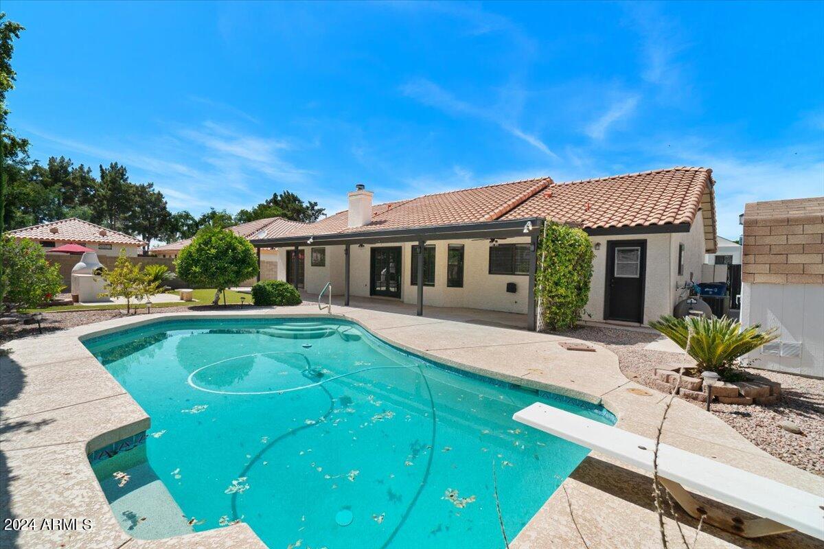 509 E MEADOWS Lane