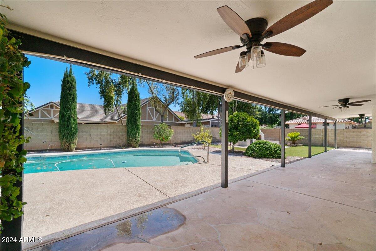 509 E MEADOWS Lane