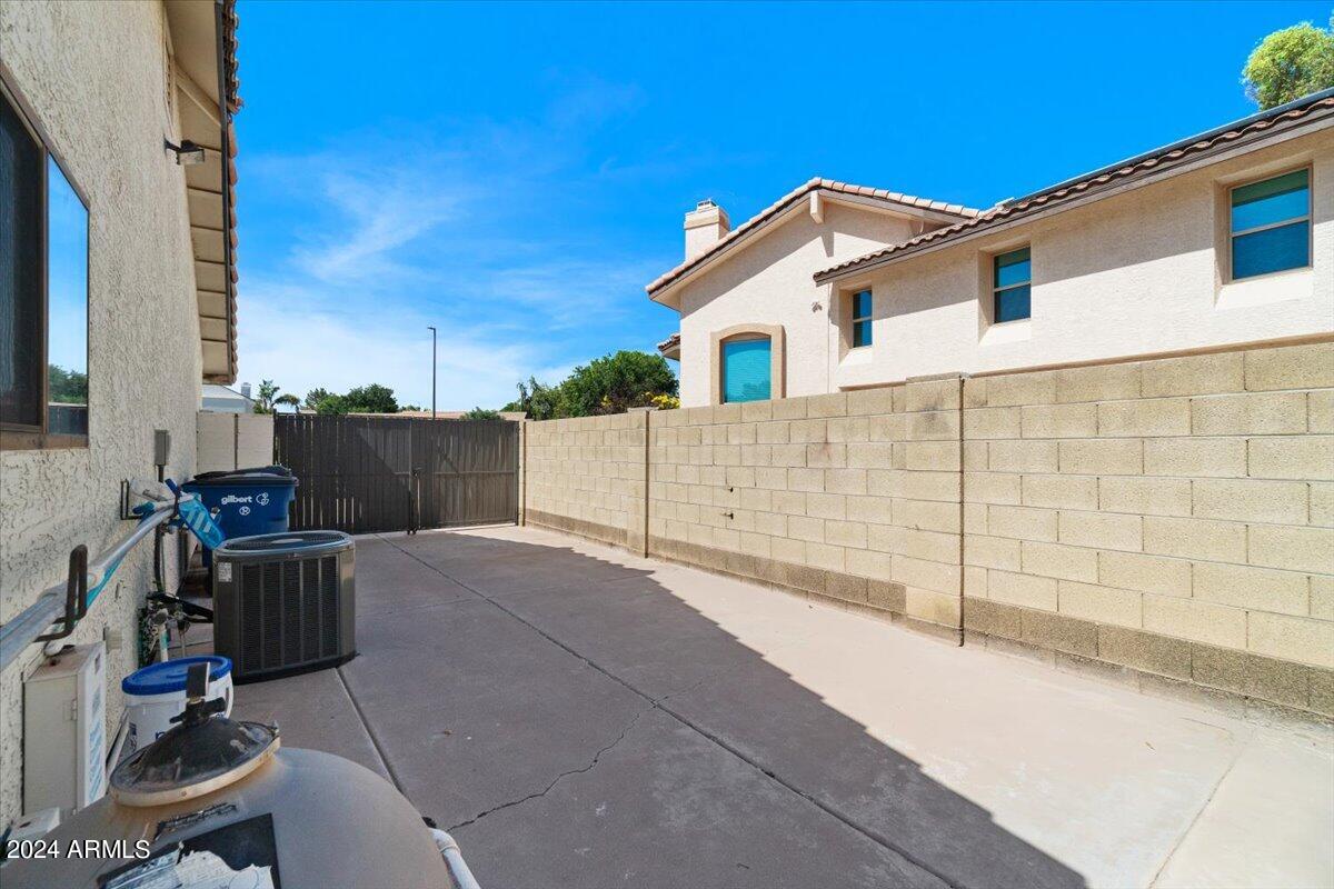 509 E MEADOWS Lane