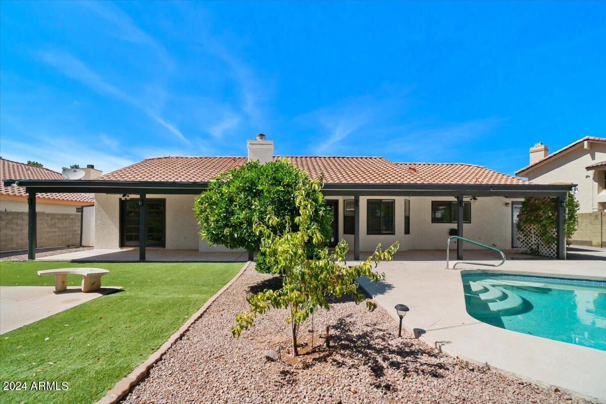 509 E MEADOWS Lane