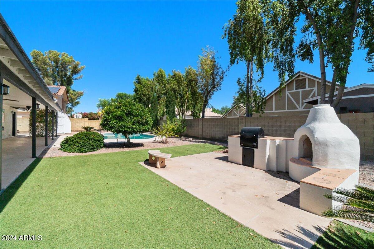 509 E MEADOWS Lane