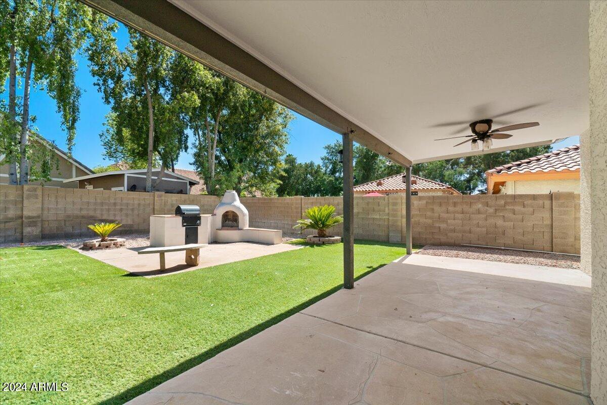 509 E MEADOWS Lane