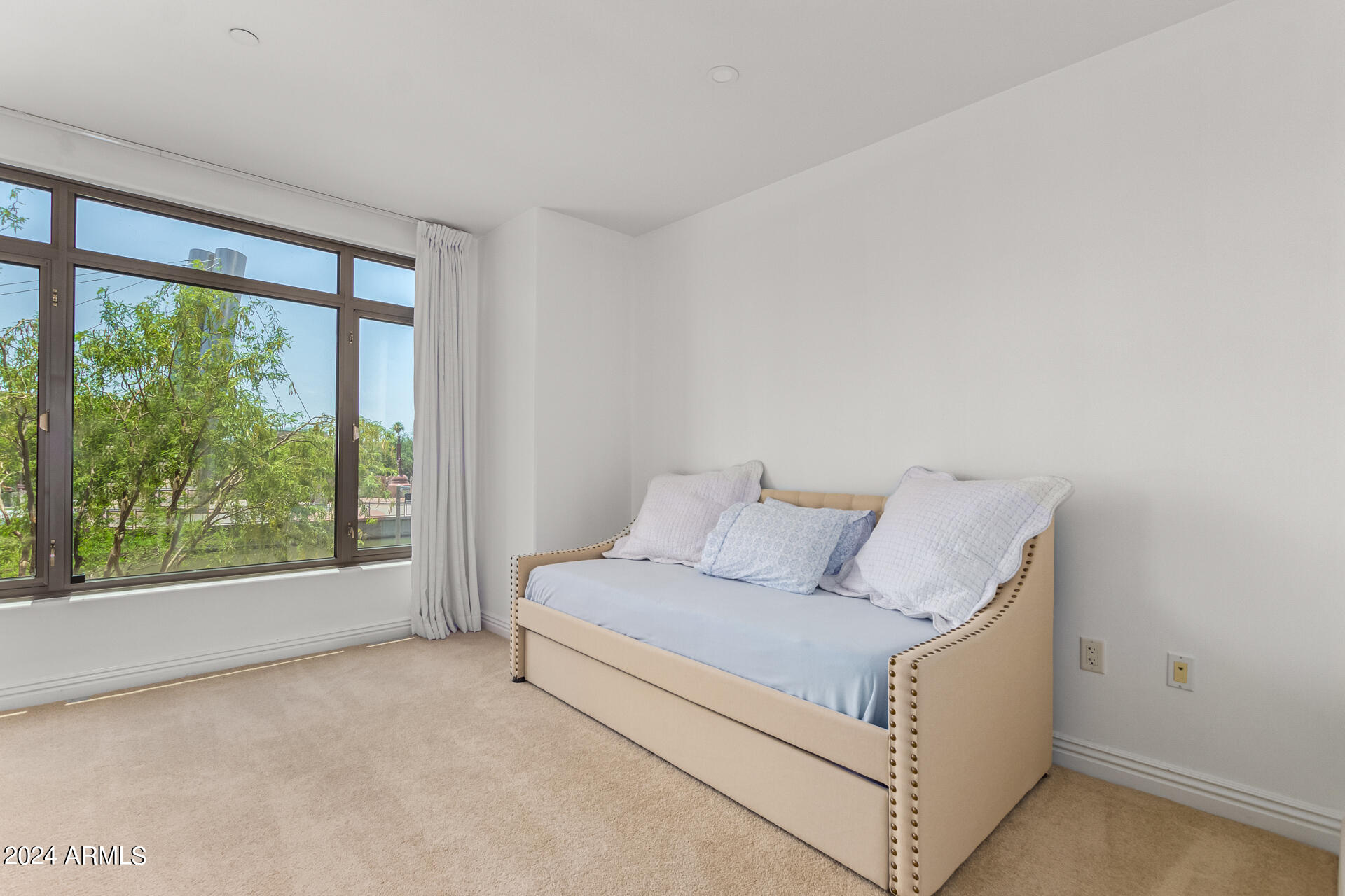 7181 E Camelback Road, 205