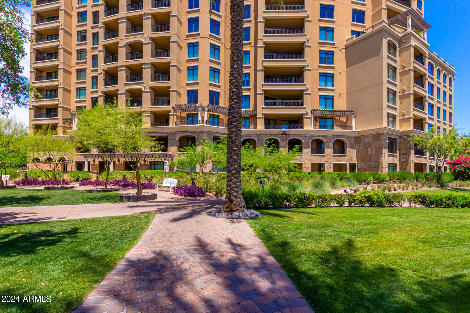 7181 E Camelback Road, 205