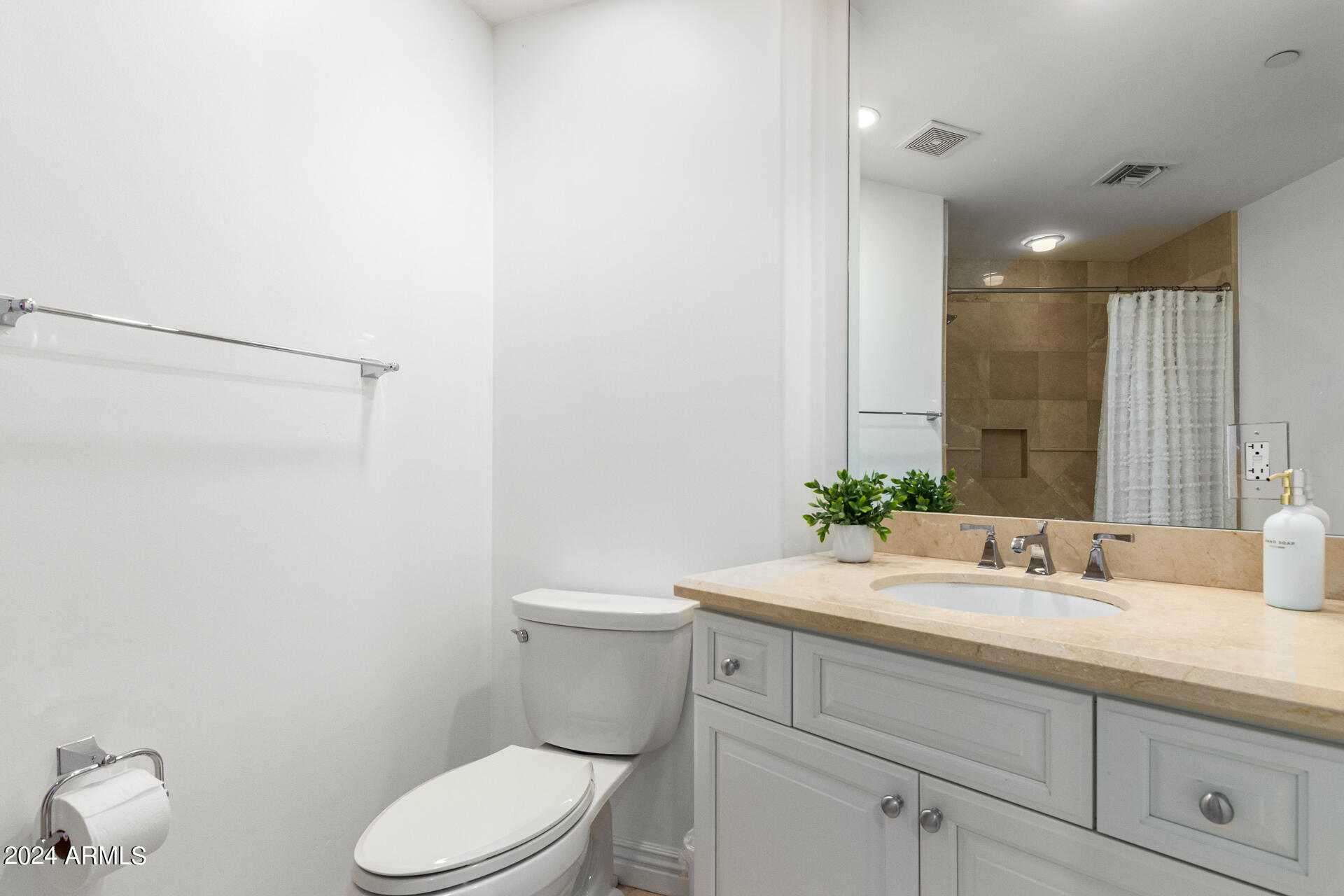 7181 E Camelback Road, 205