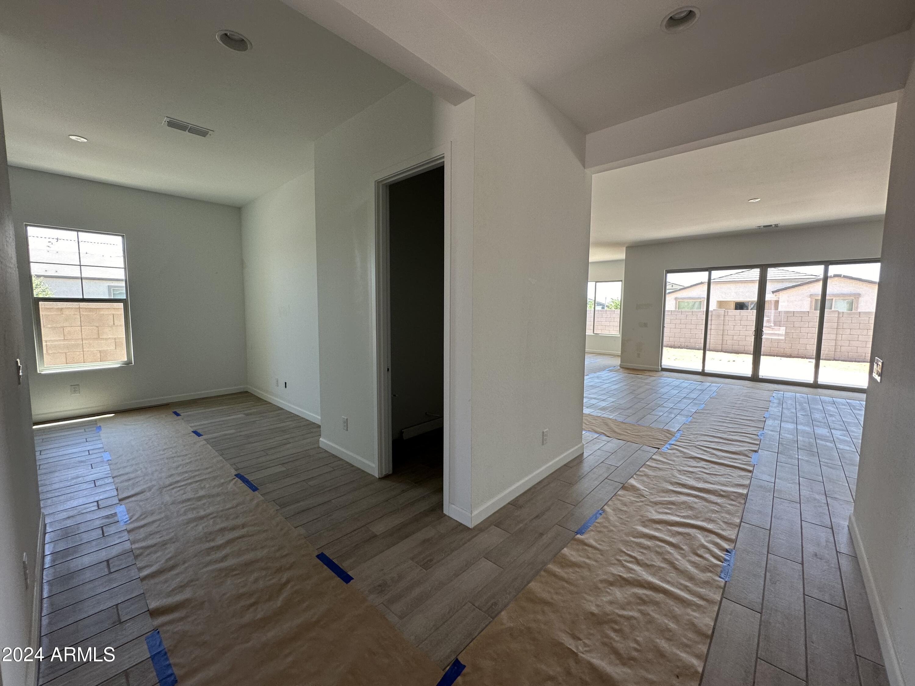 11523 E UTOPIA Avenue