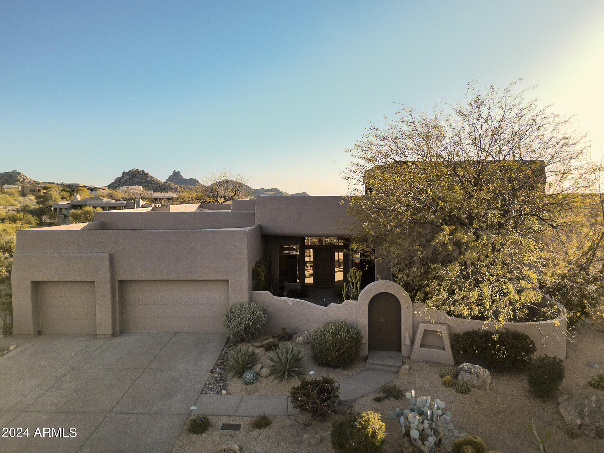 10795 E SUTHERLAND Way