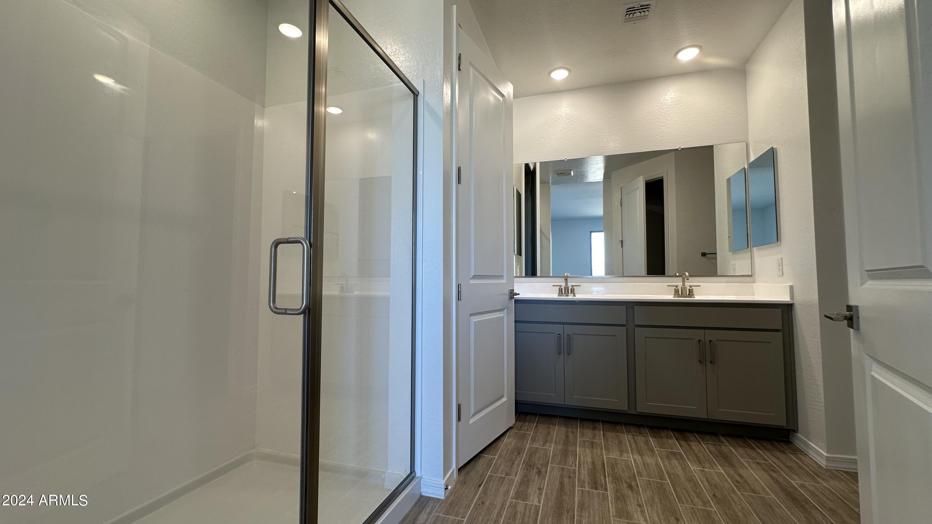 4192 E Bradford Avenue