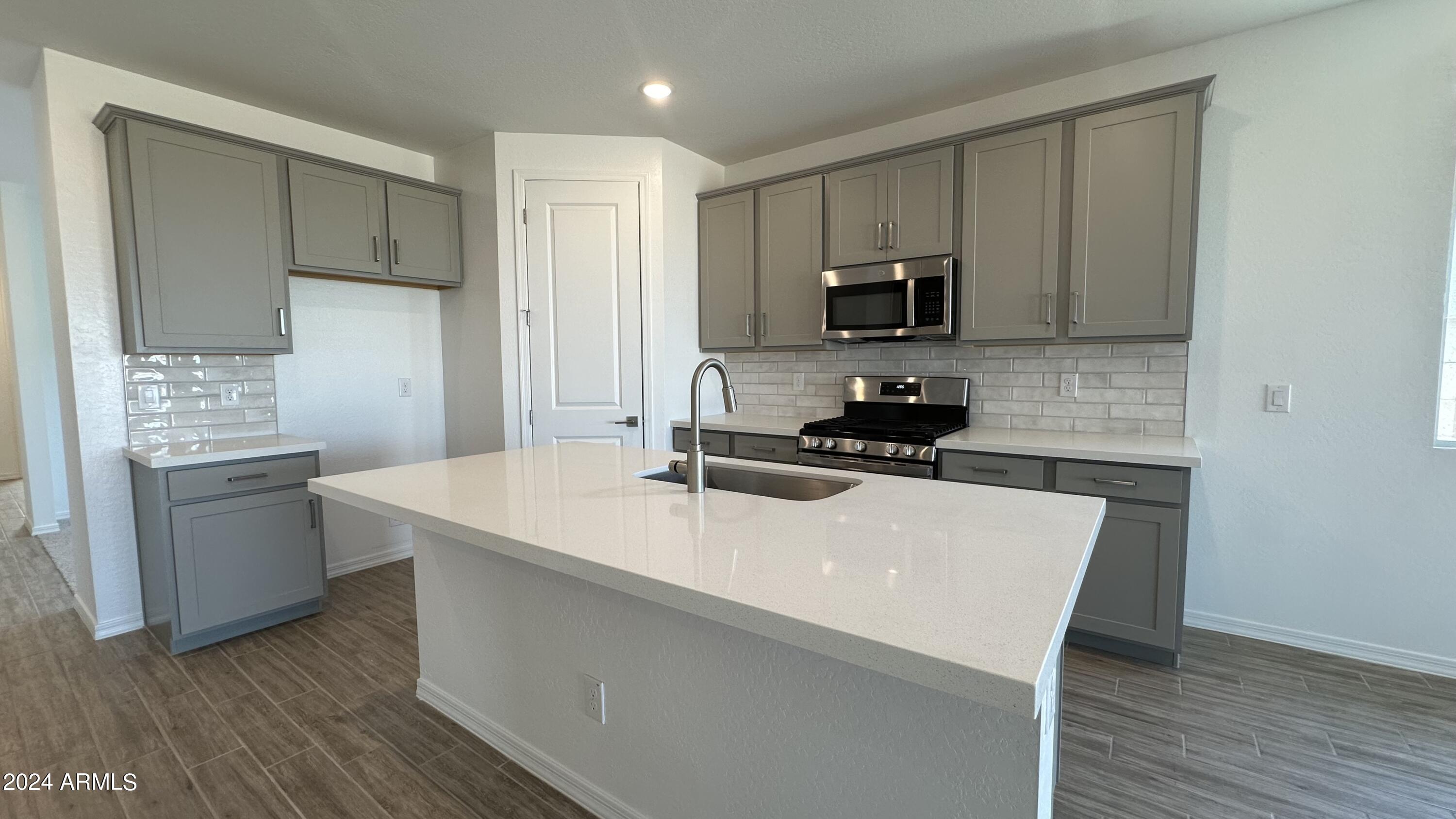 4192 E Bradford Avenue