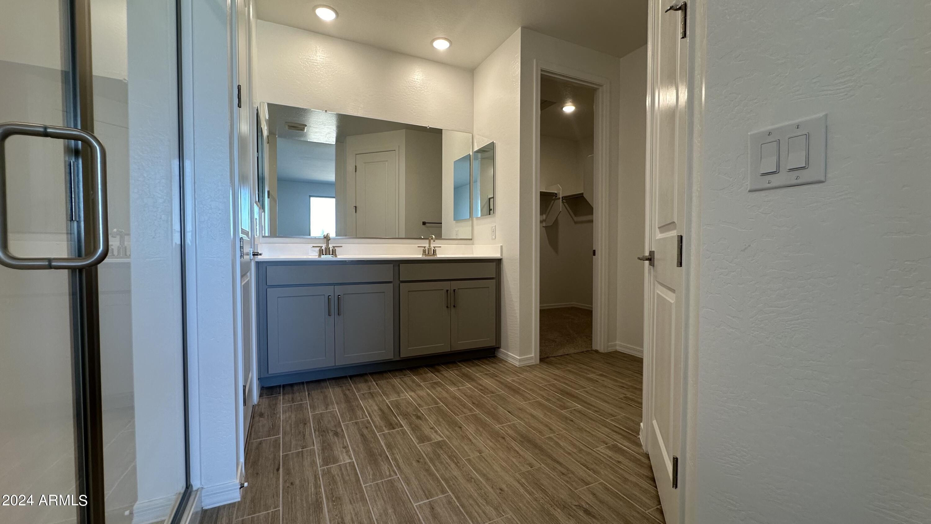 4192 E Bradford Avenue