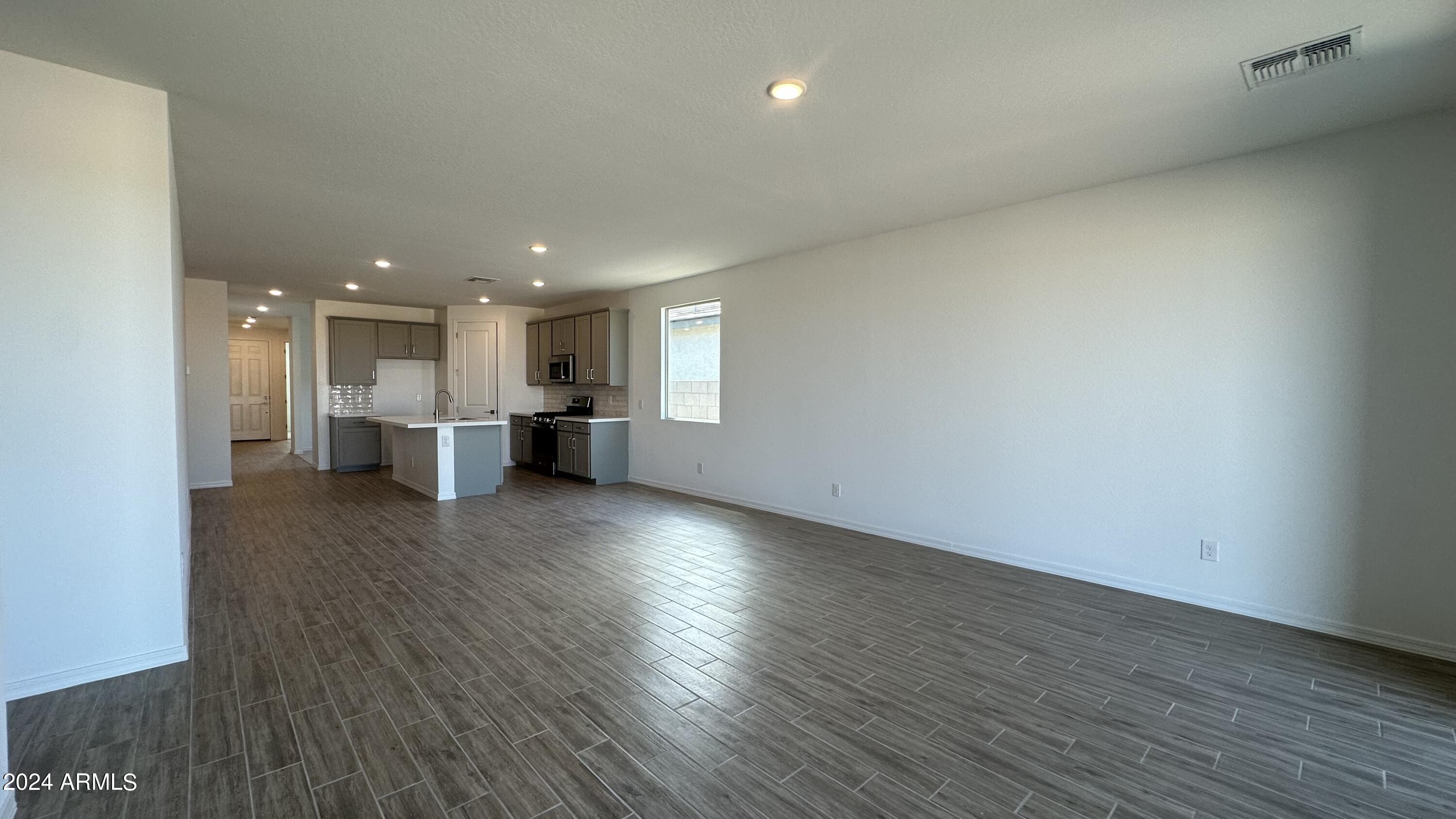 4192 E Bradford Avenue