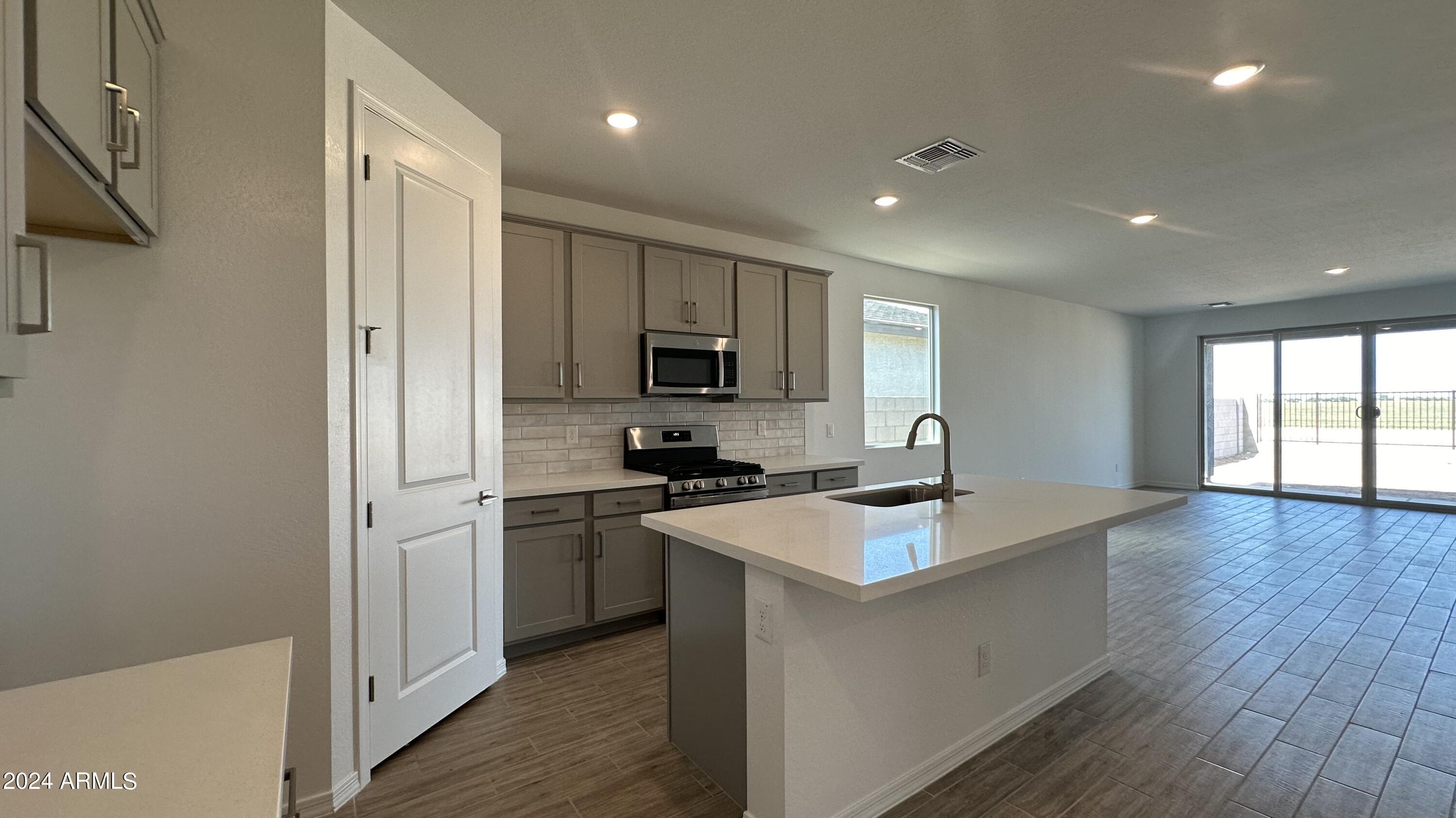 4192 E Bradford Avenue