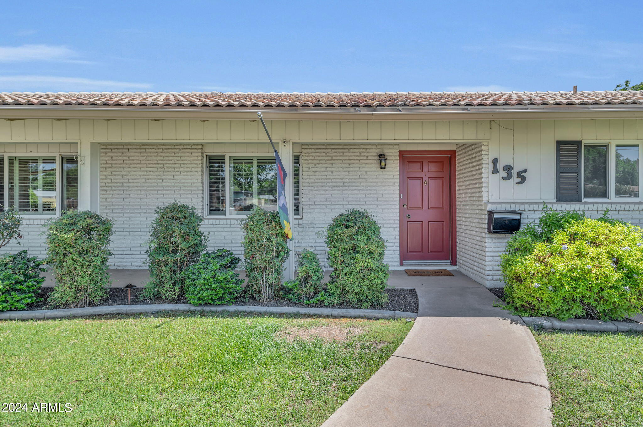 135 E NORTHERN Avenue