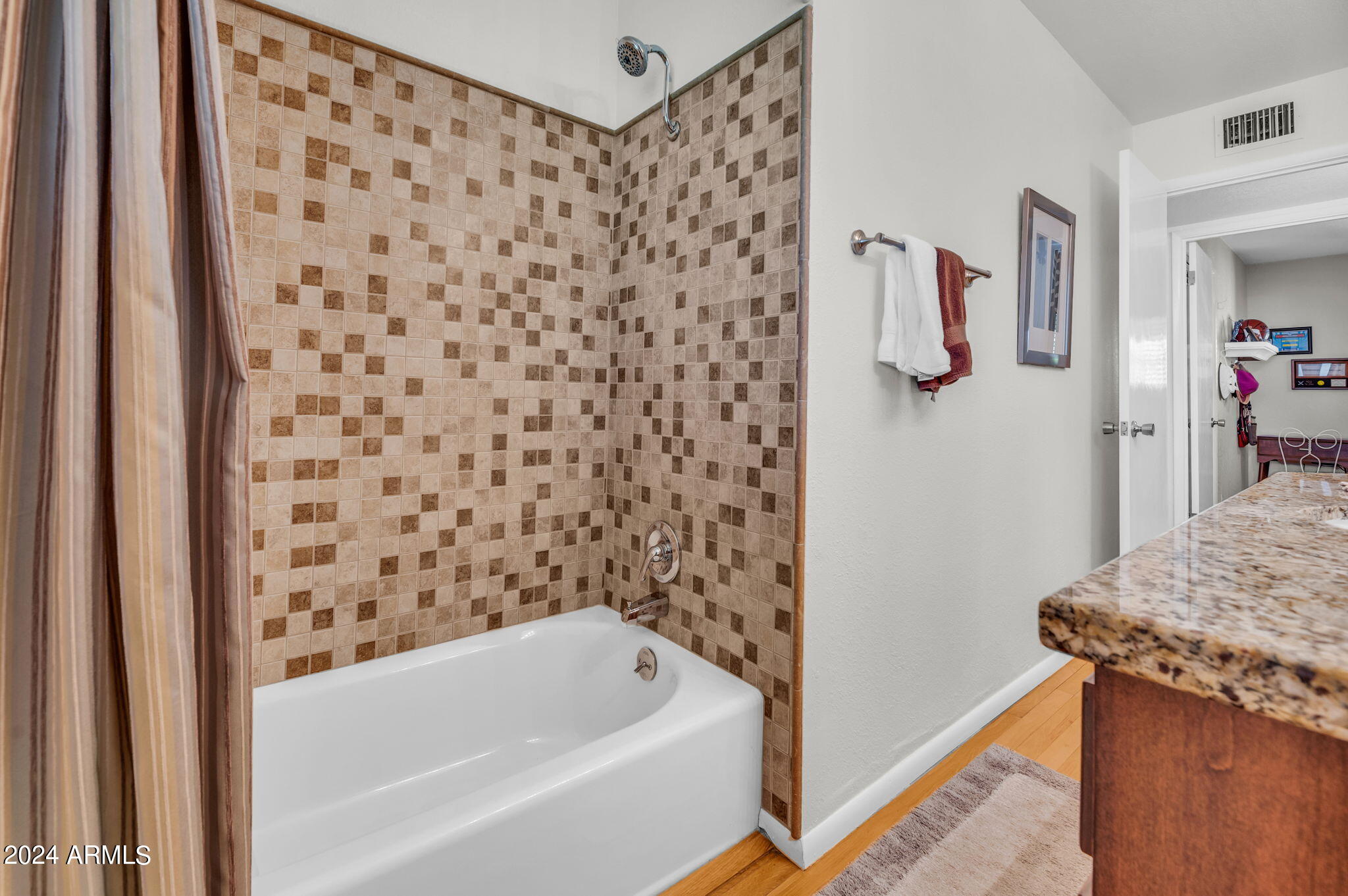 135 E NORTHERN Avenue