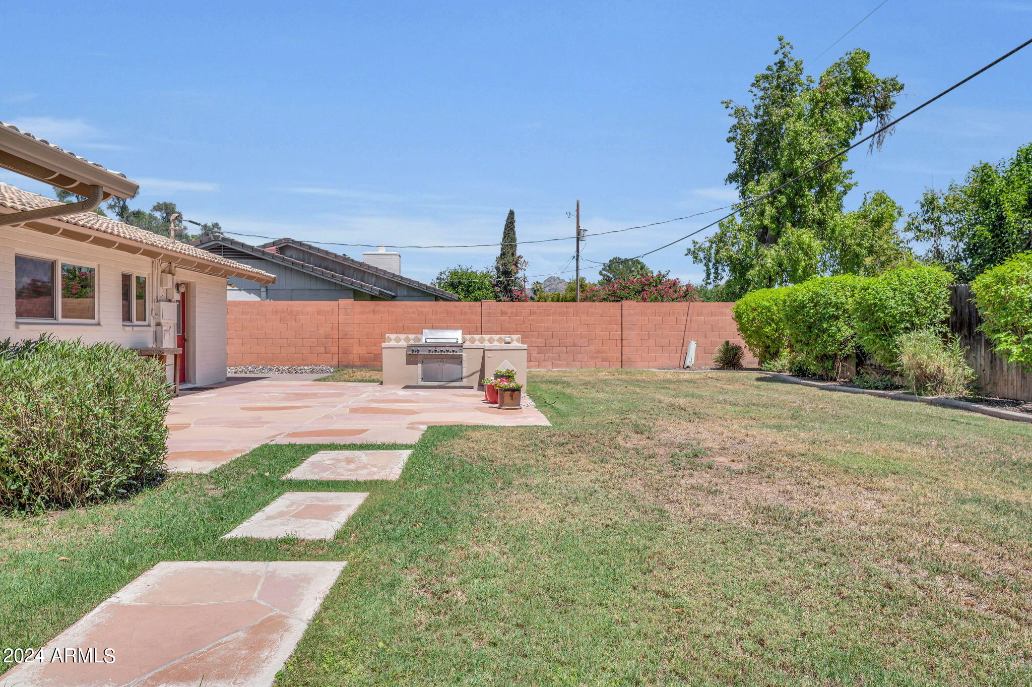 135 E NORTHERN Avenue