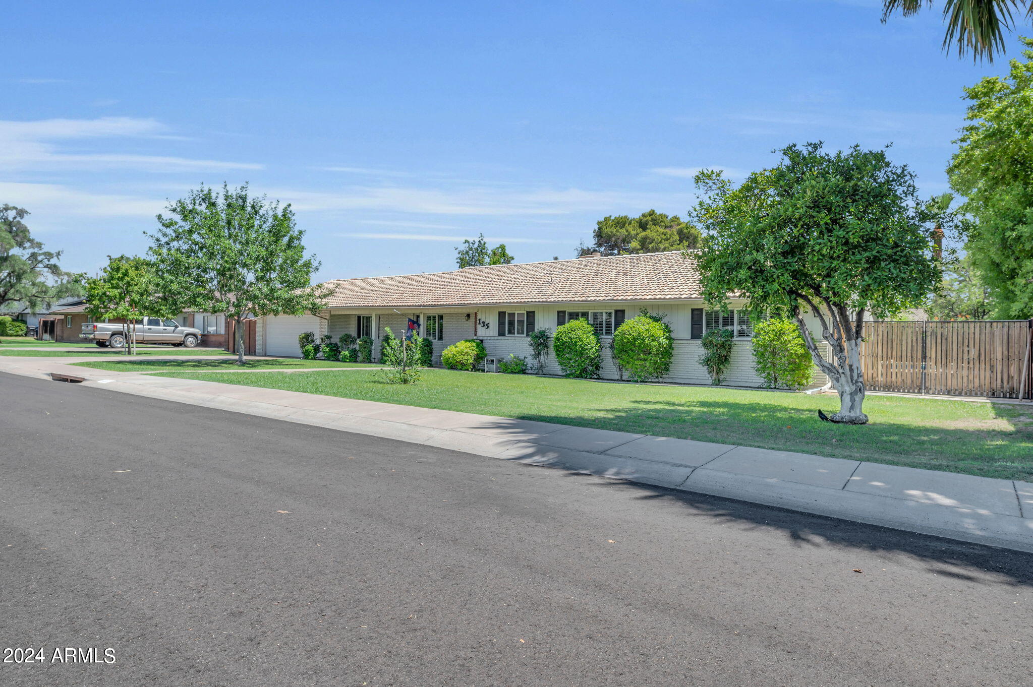 135 E NORTHERN Avenue