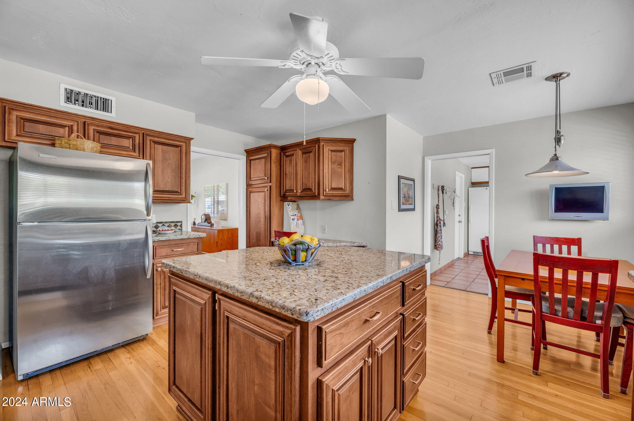 135 E NORTHERN Avenue