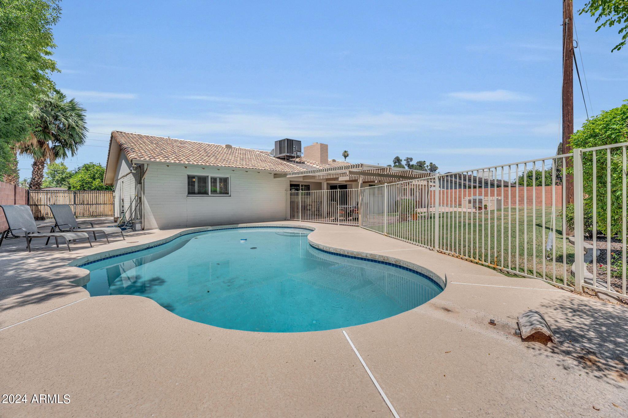 135 E NORTHERN Avenue