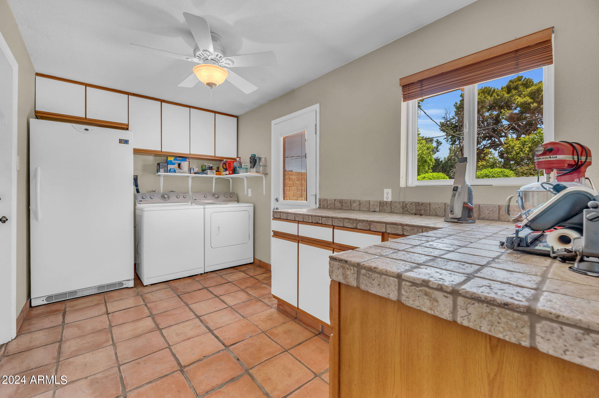 135 E NORTHERN Avenue