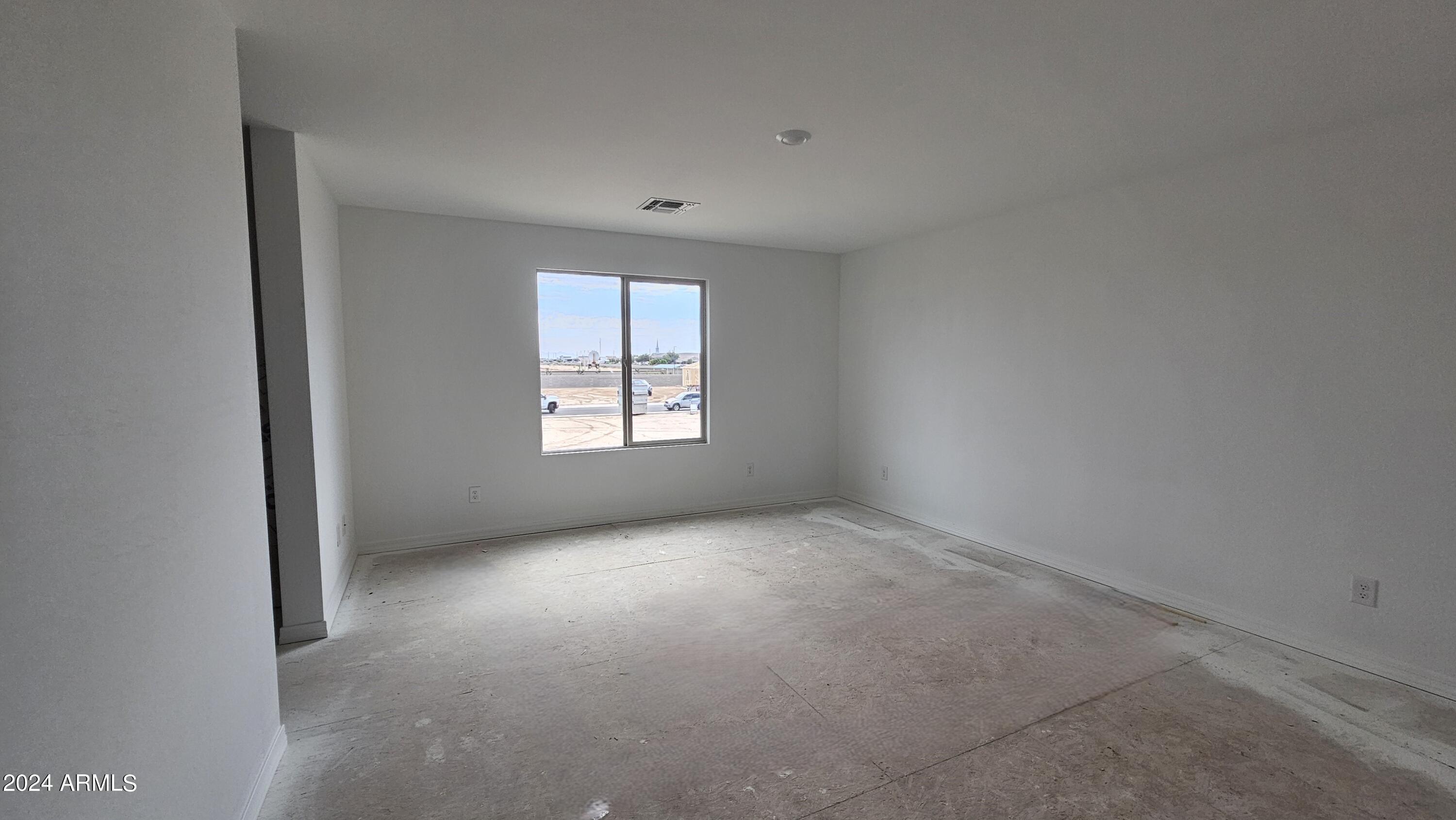 37599 N CAVERN Way