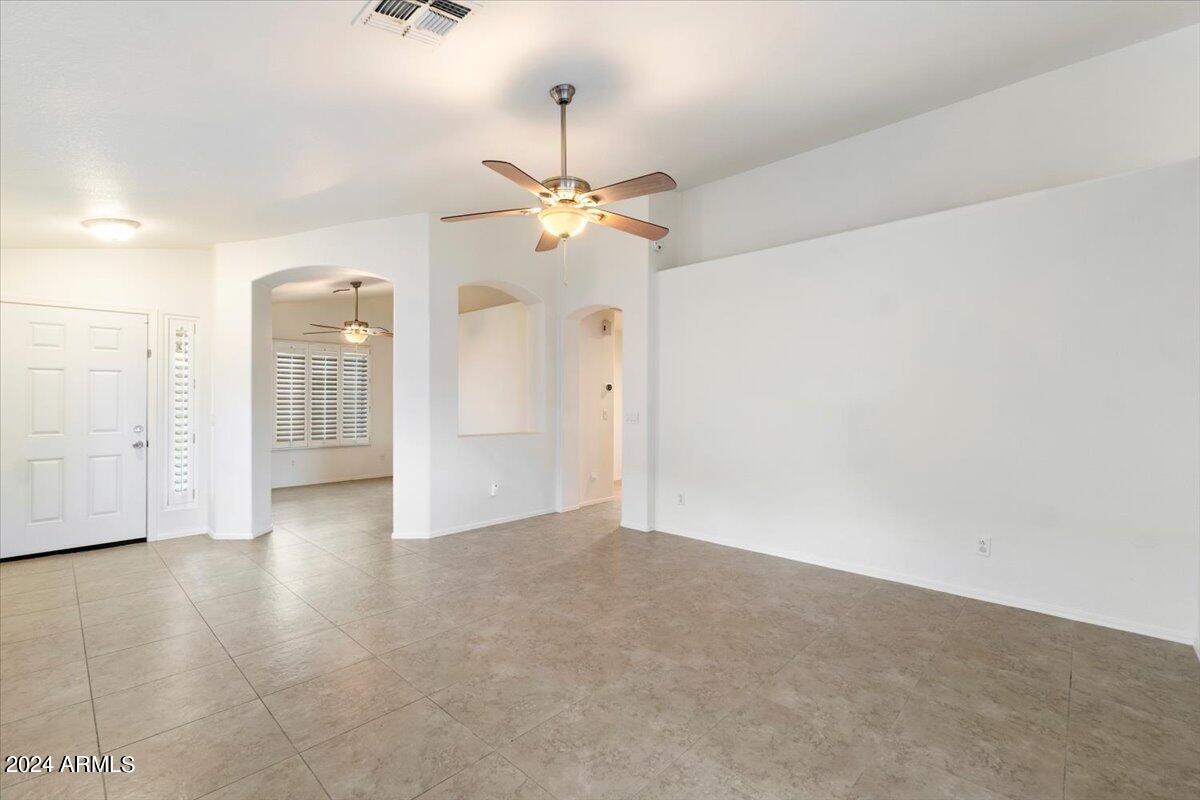 5732 E HARMONY Avenue