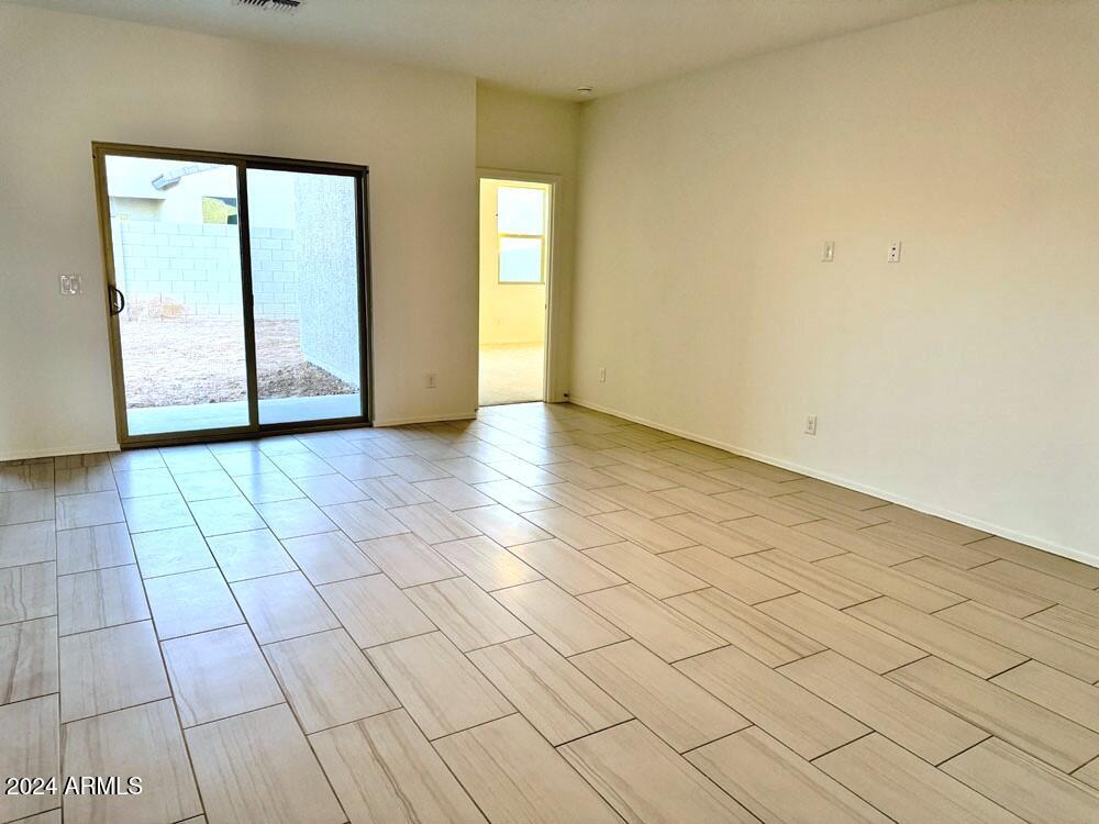 47793 W KENNER Drive