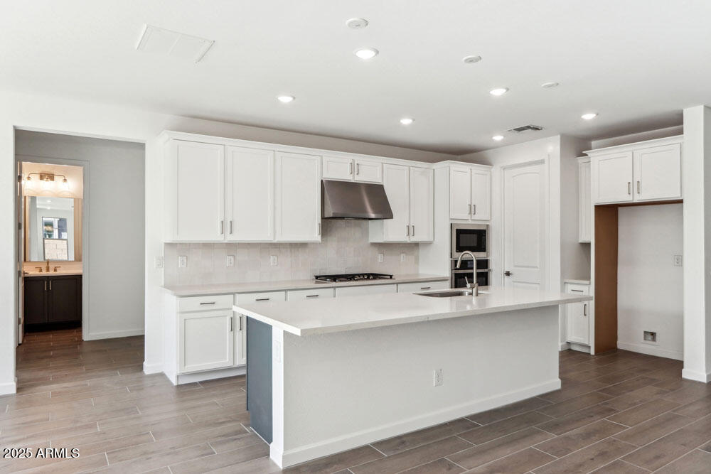 22701 E LORDS Way