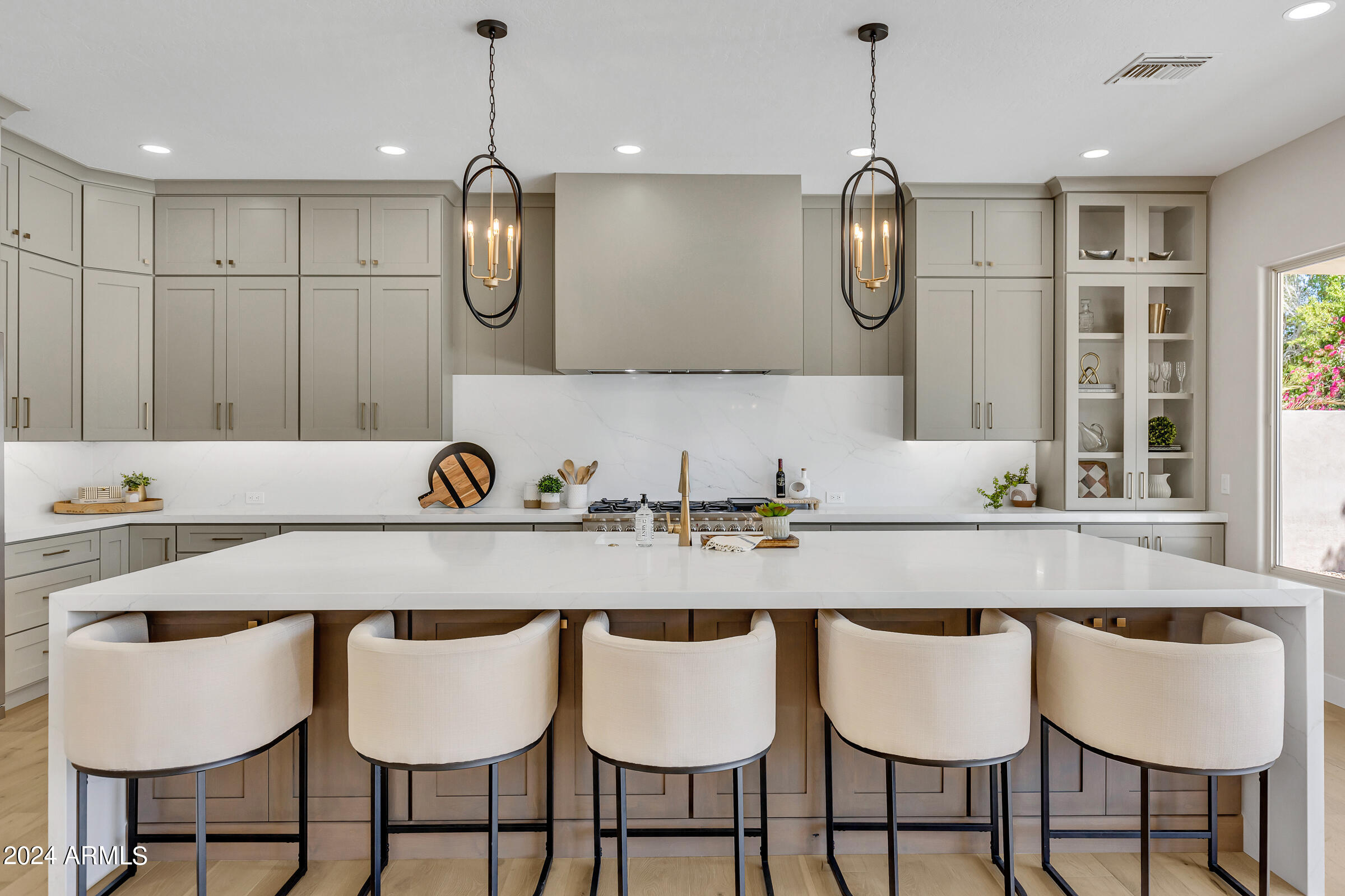 1763 W Blue Ridge Way