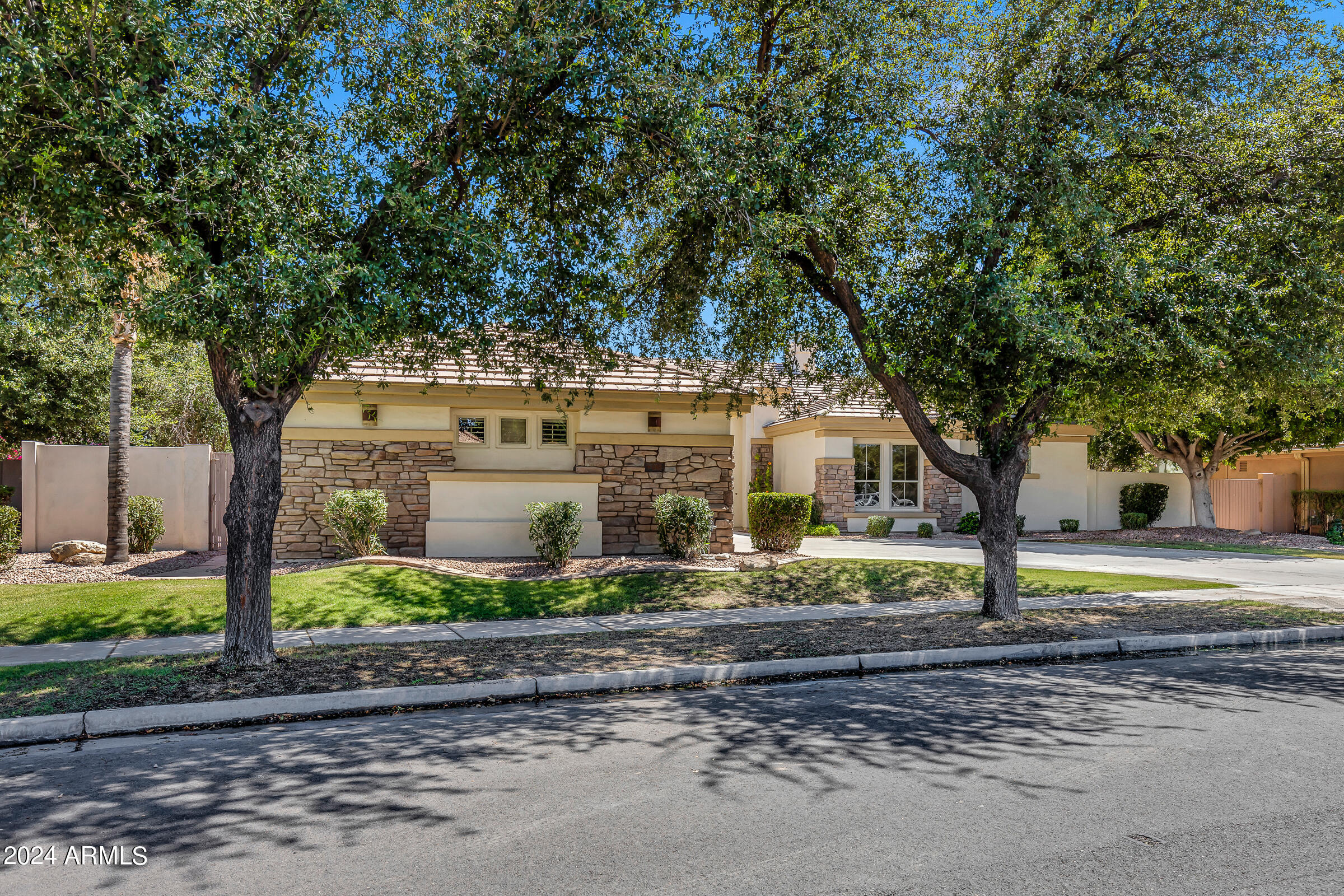 1763 W Blue Ridge Way