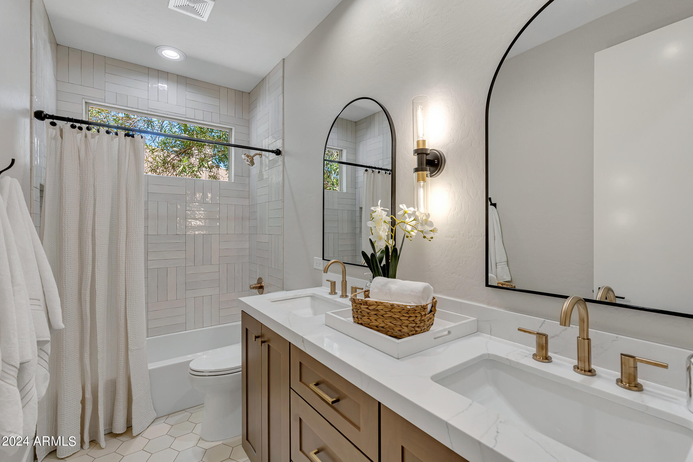 1763 W Blue Ridge Way