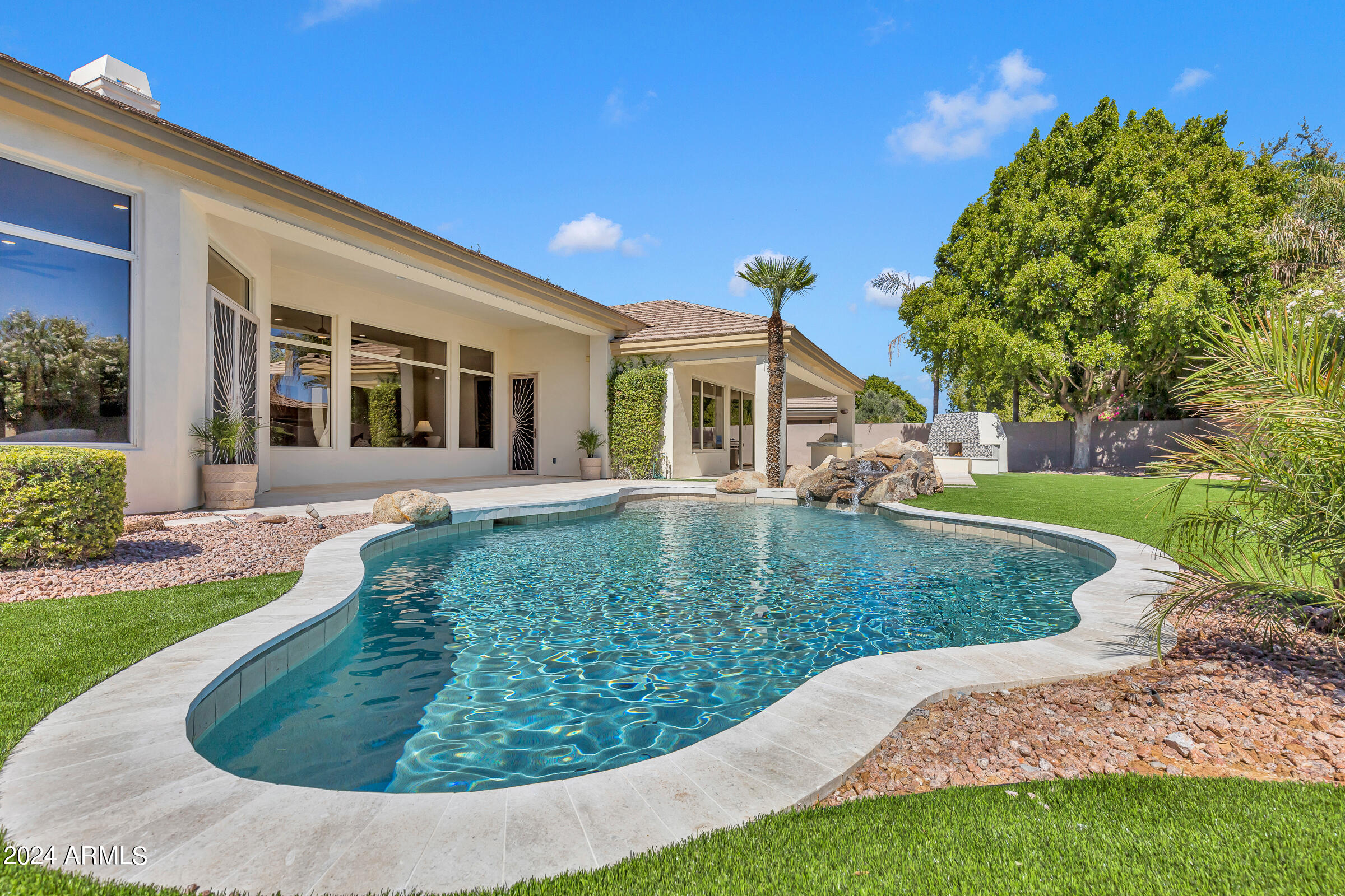 1763 W Blue Ridge Way