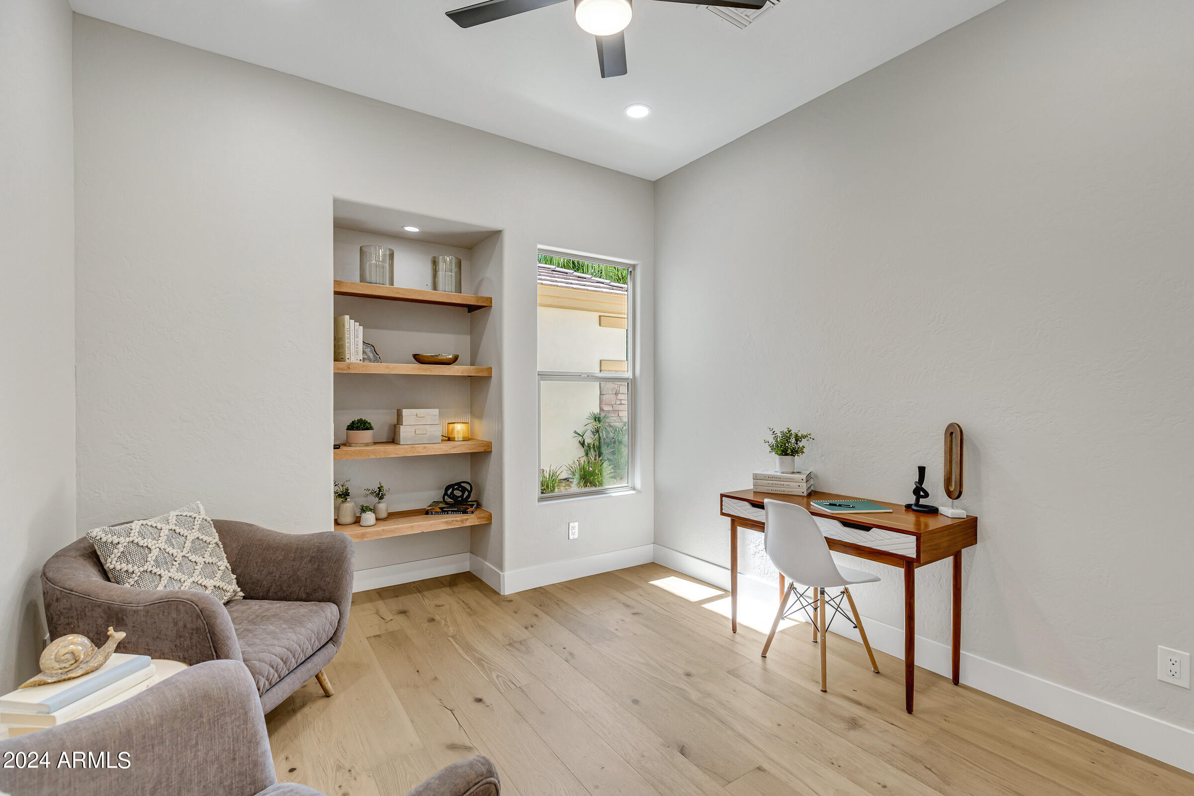 1763 W Blue Ridge Way